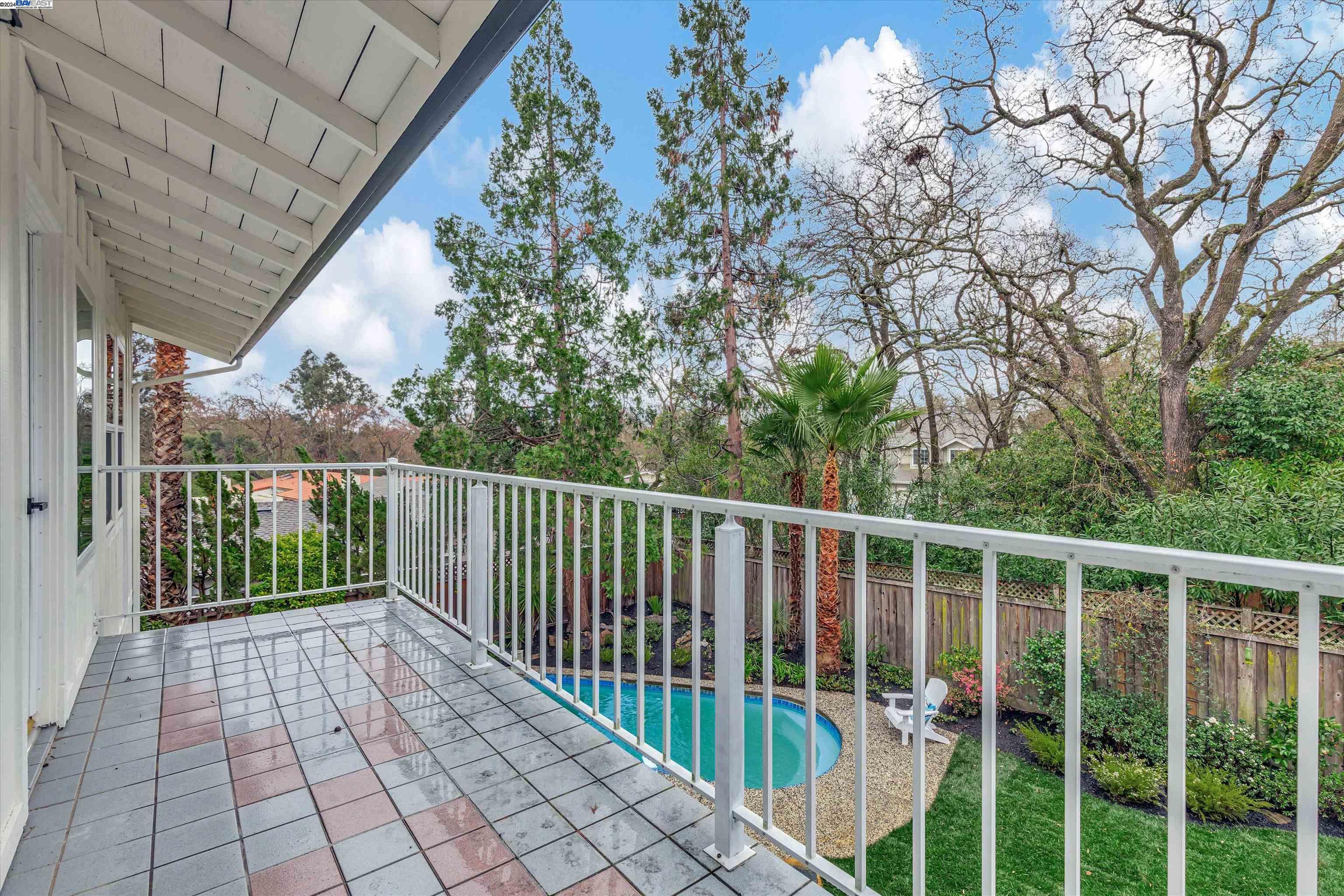 180 Lucinda Ln