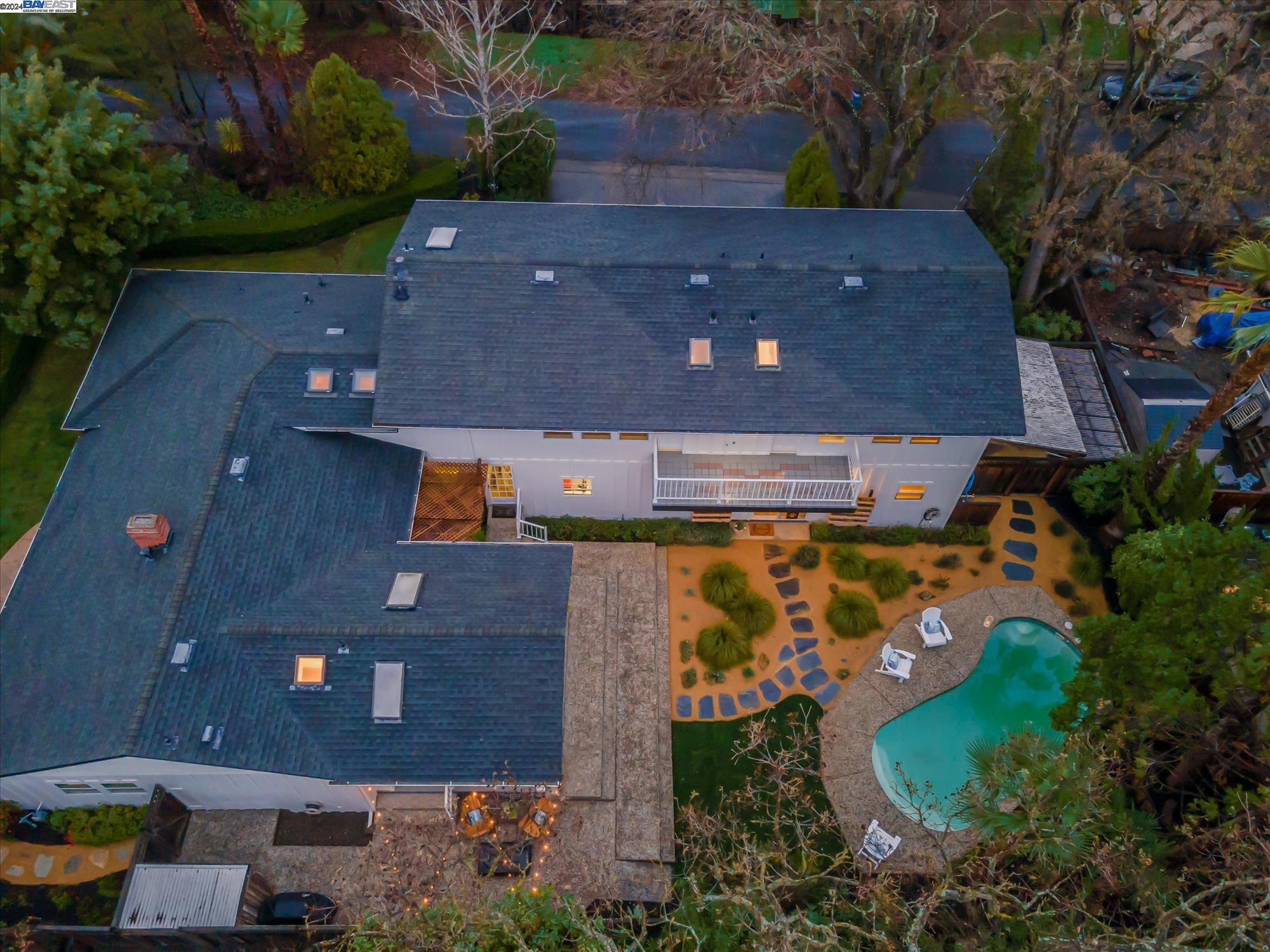180 Lucinda Ln