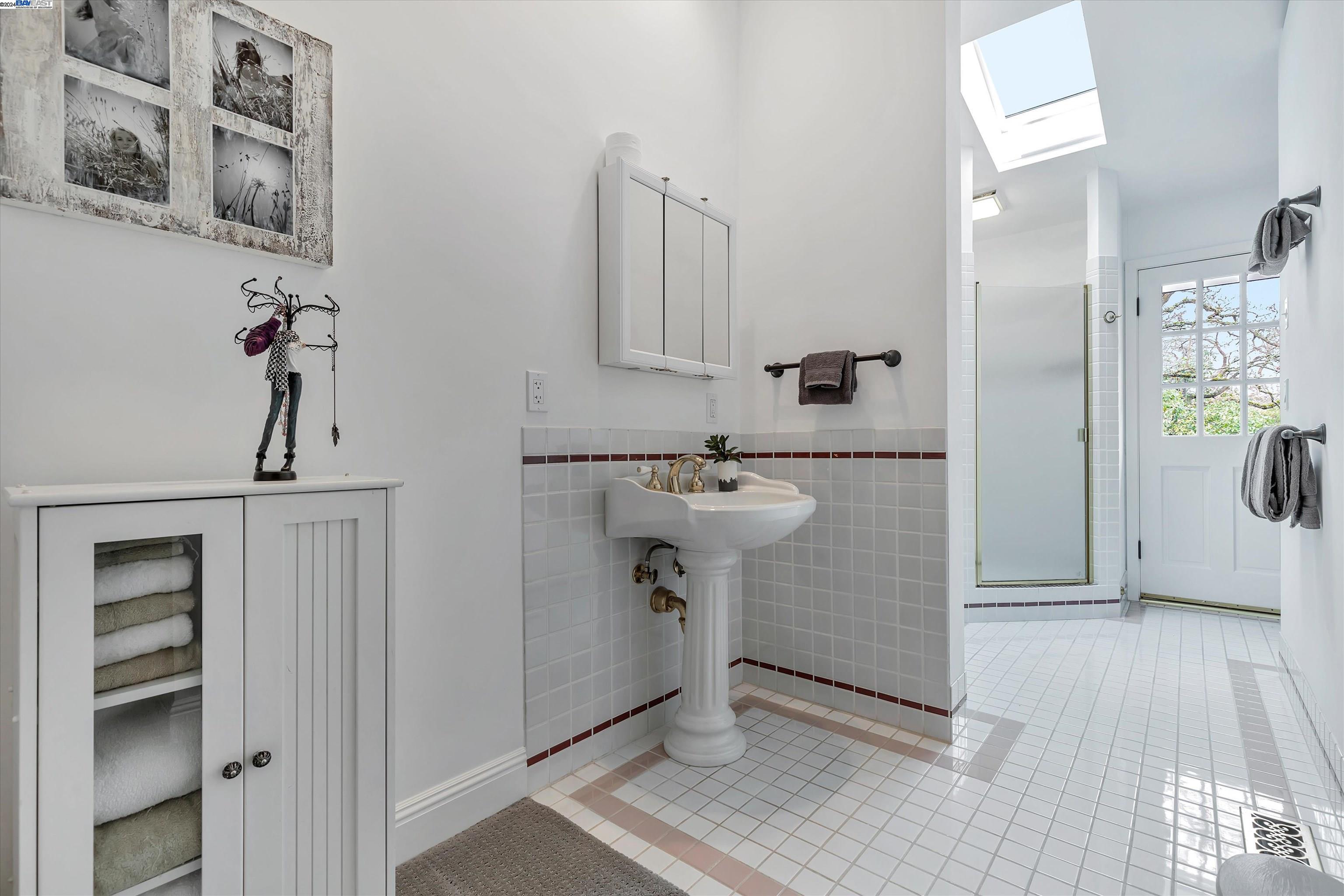 180 Lucinda Ln