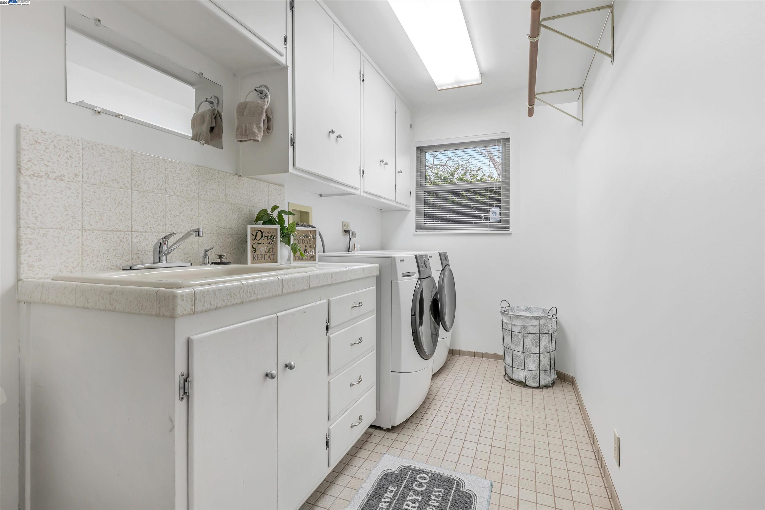 180 Lucinda Ln