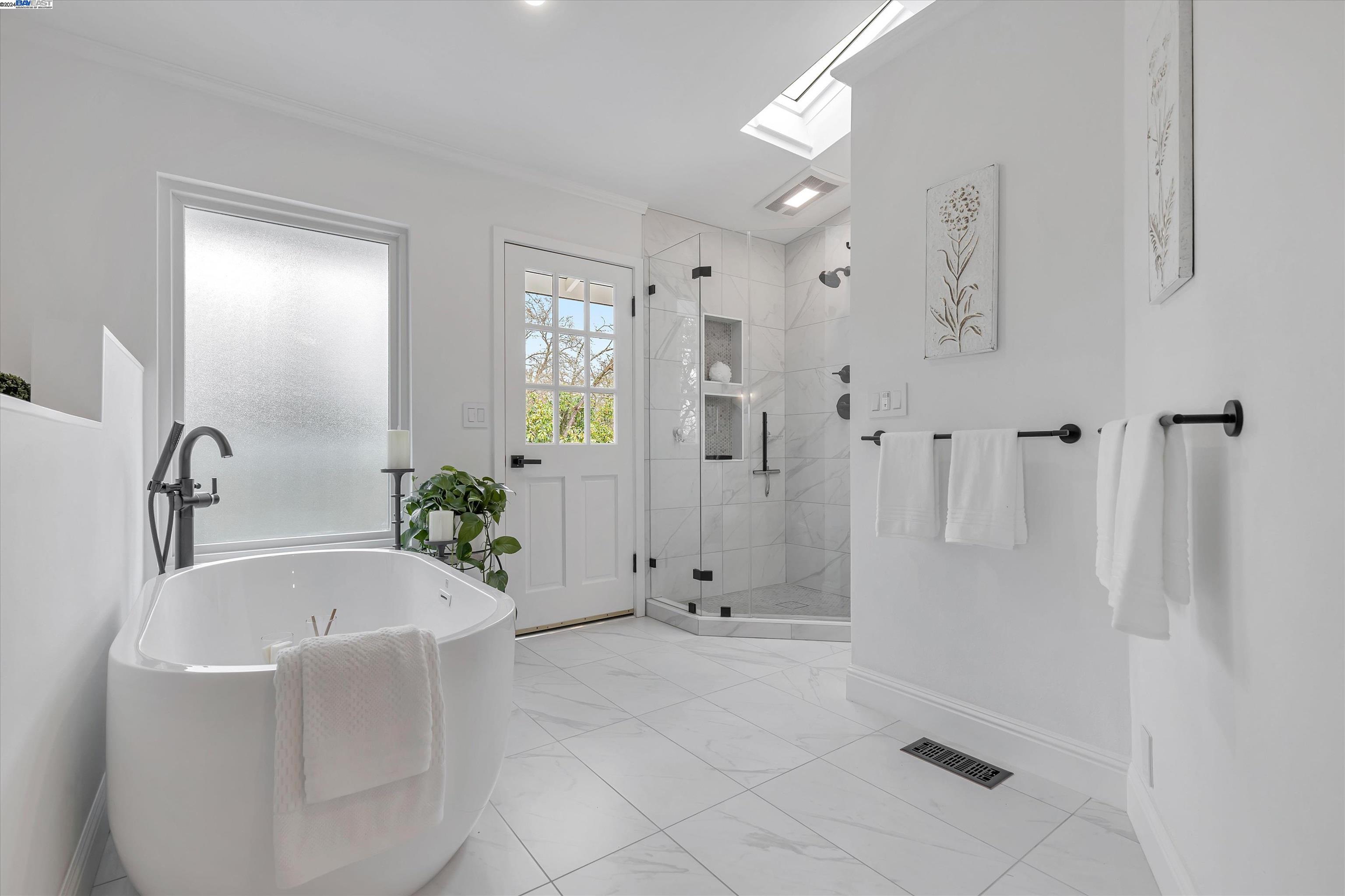 180 Lucinda Ln