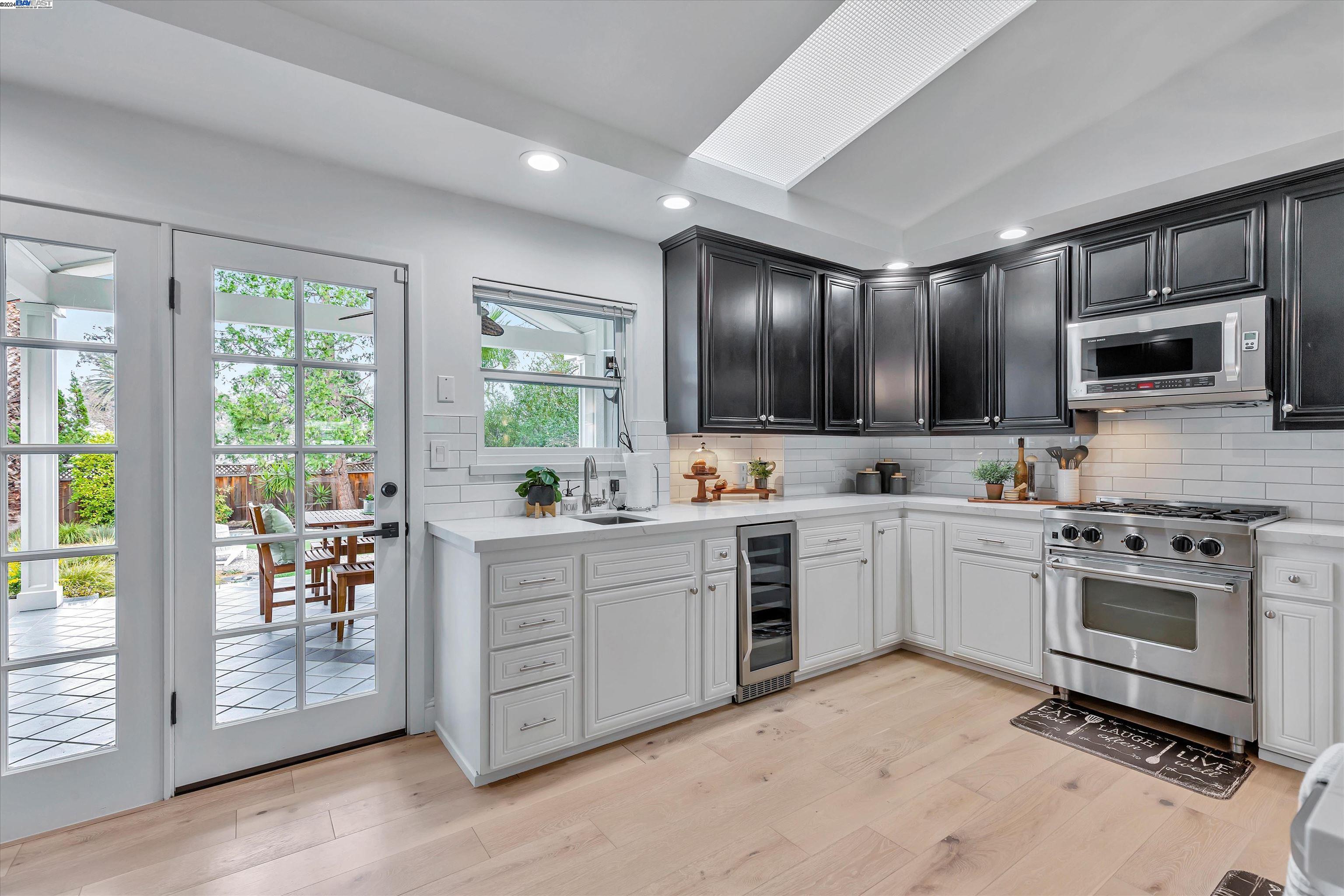 180 Lucinda Ln