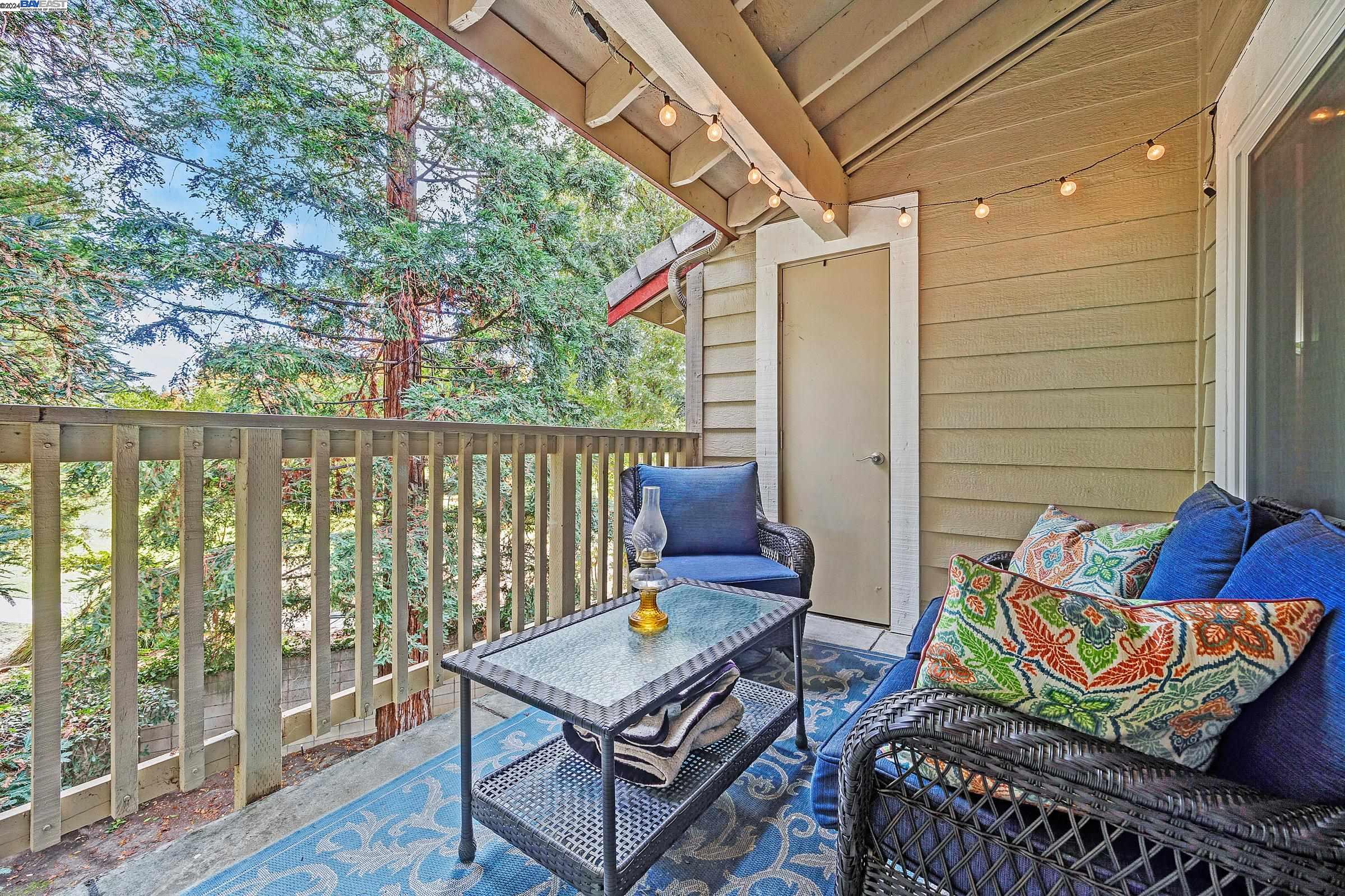 3366 Smoketree Commons Dr