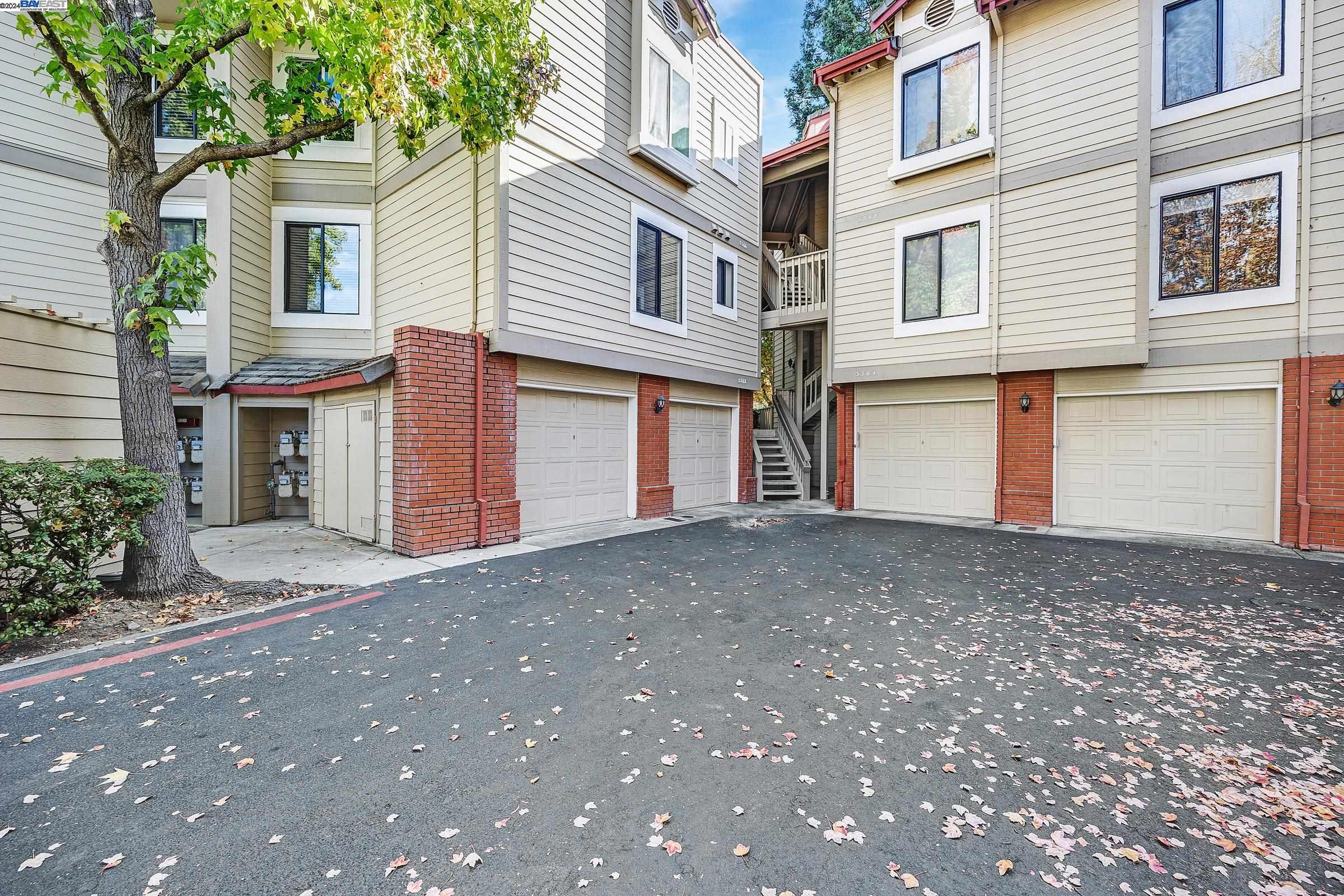 3366 Smoketree Commons Dr