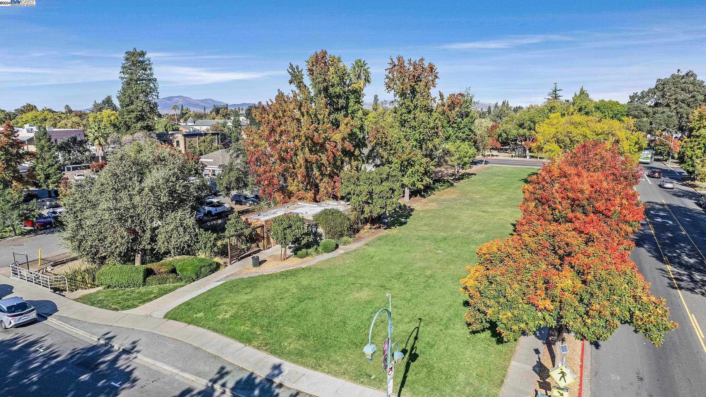 3366 Smoketree Commons Dr