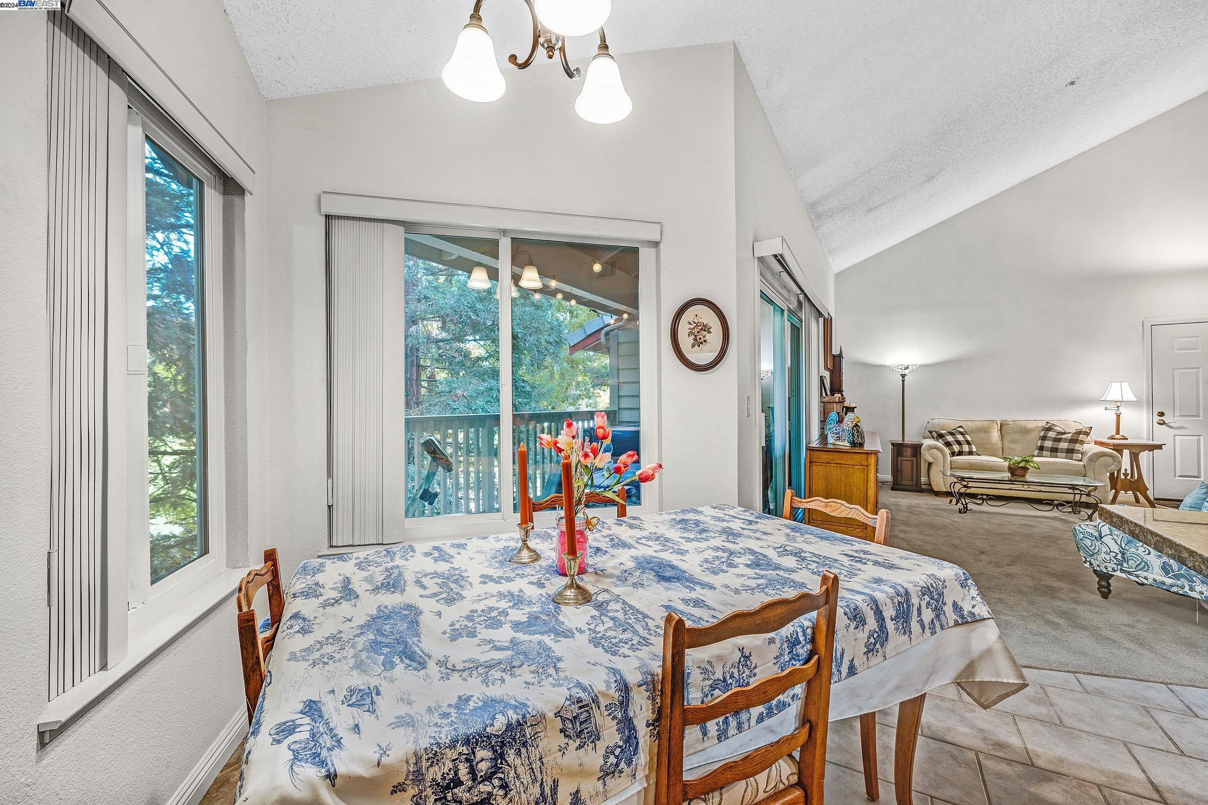 3366 Smoketree Commons Dr