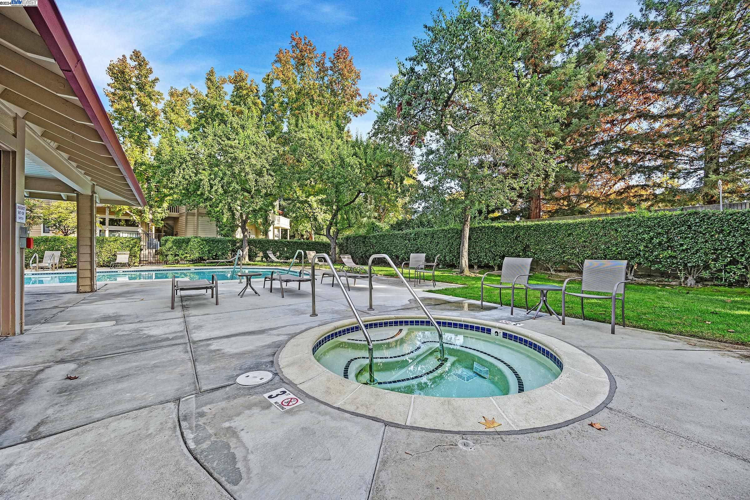 3366 Smoketree Commons Dr