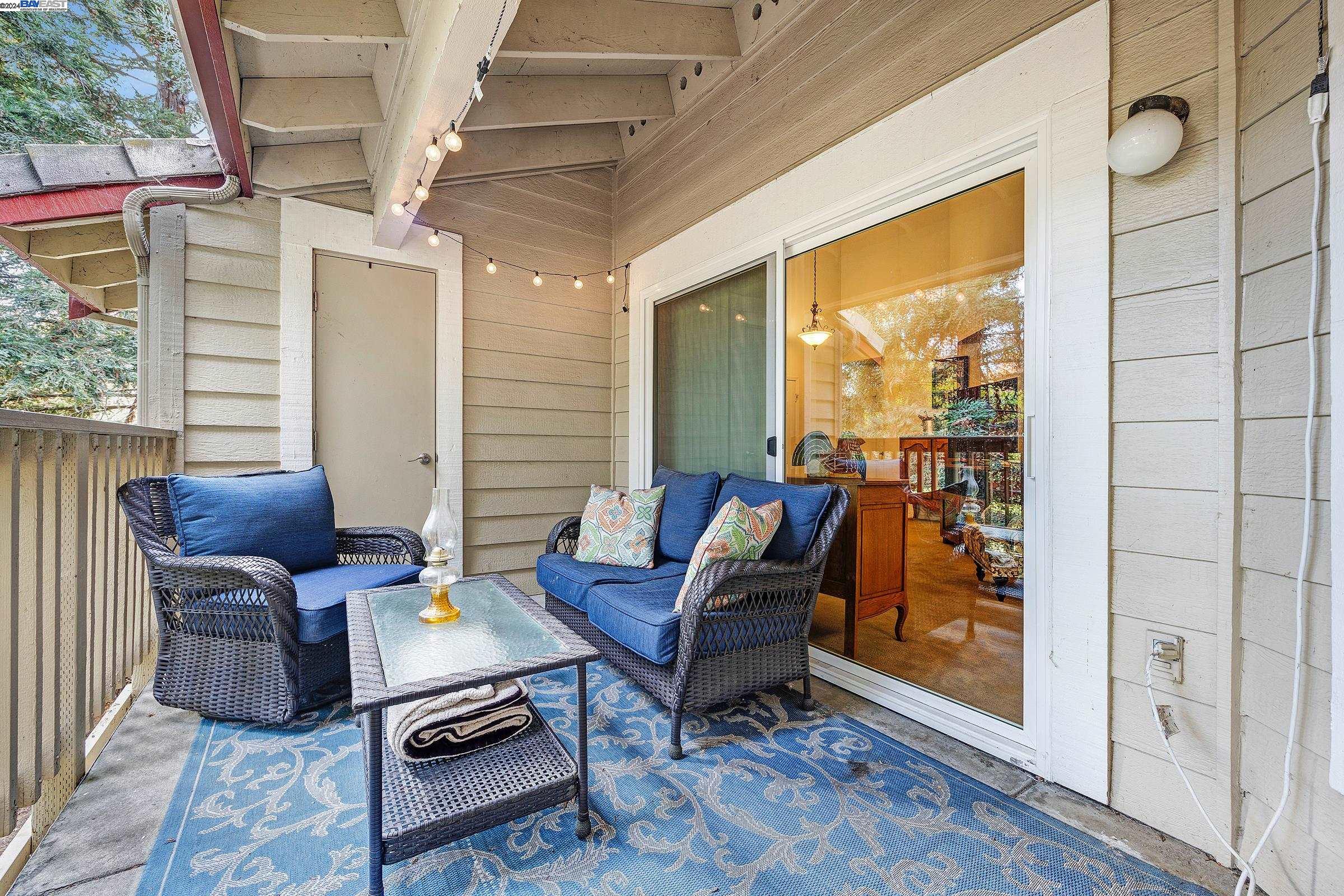 3366 Smoketree Commons Dr