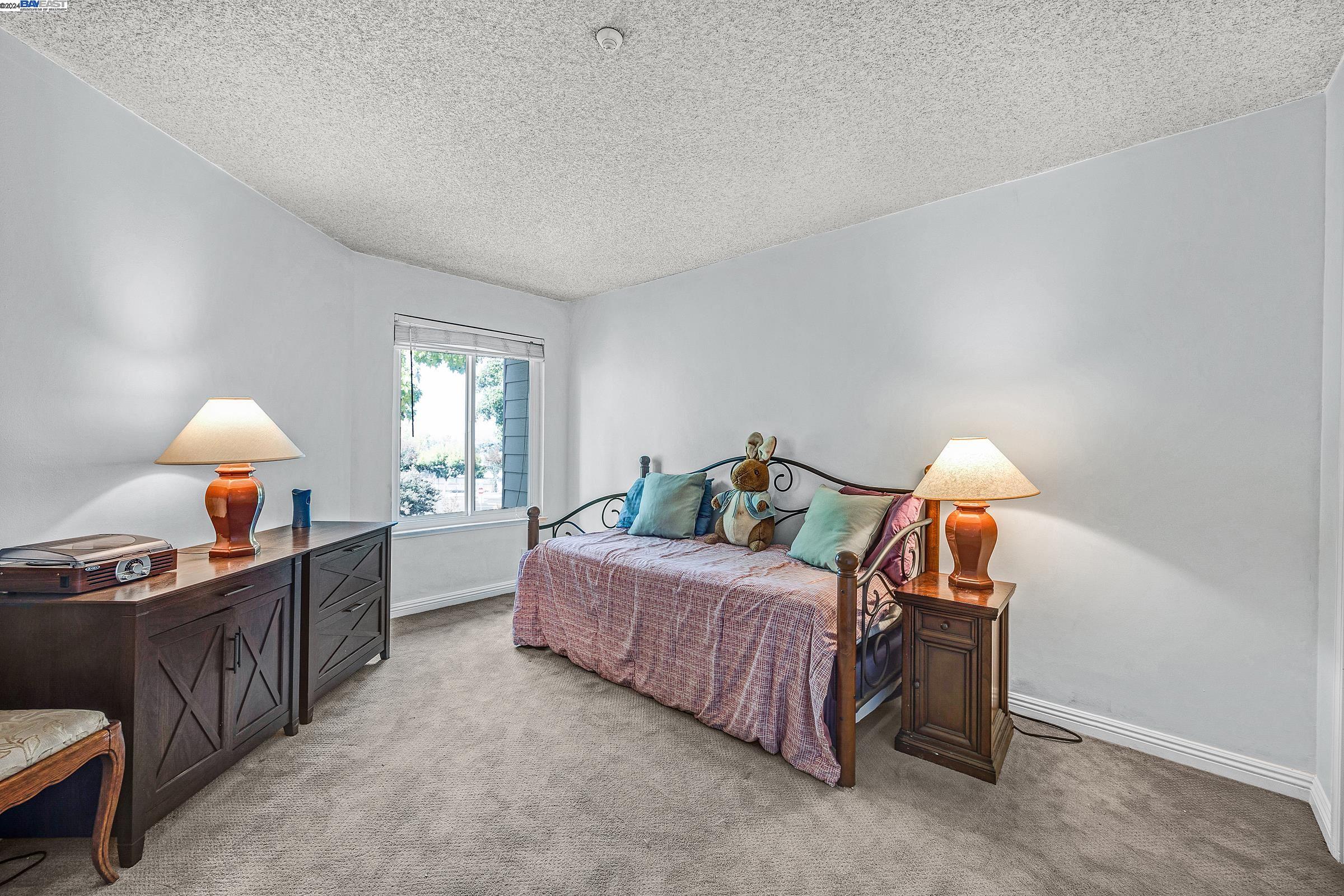 3366 Smoketree Commons Dr