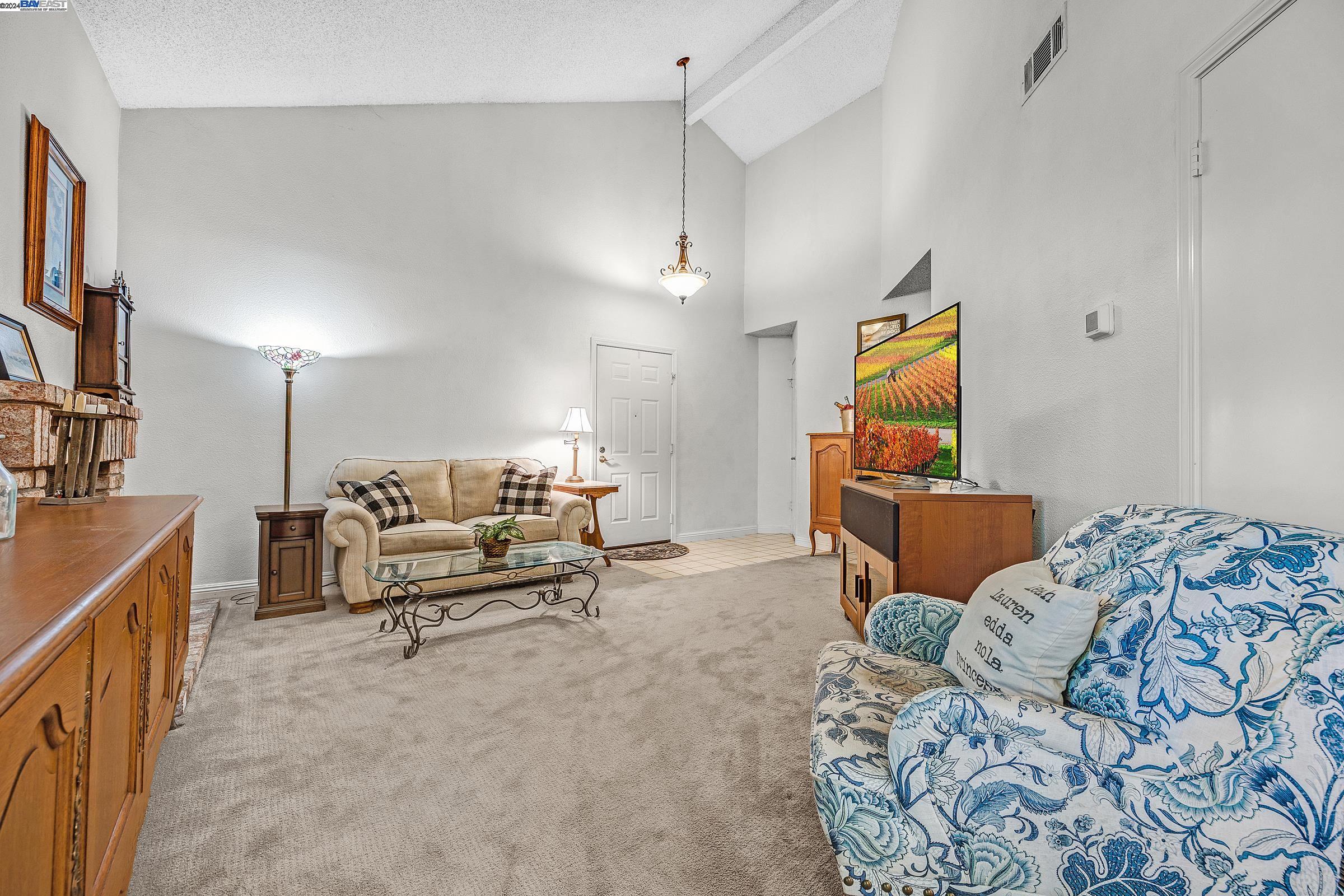 3366 Smoketree Commons Dr