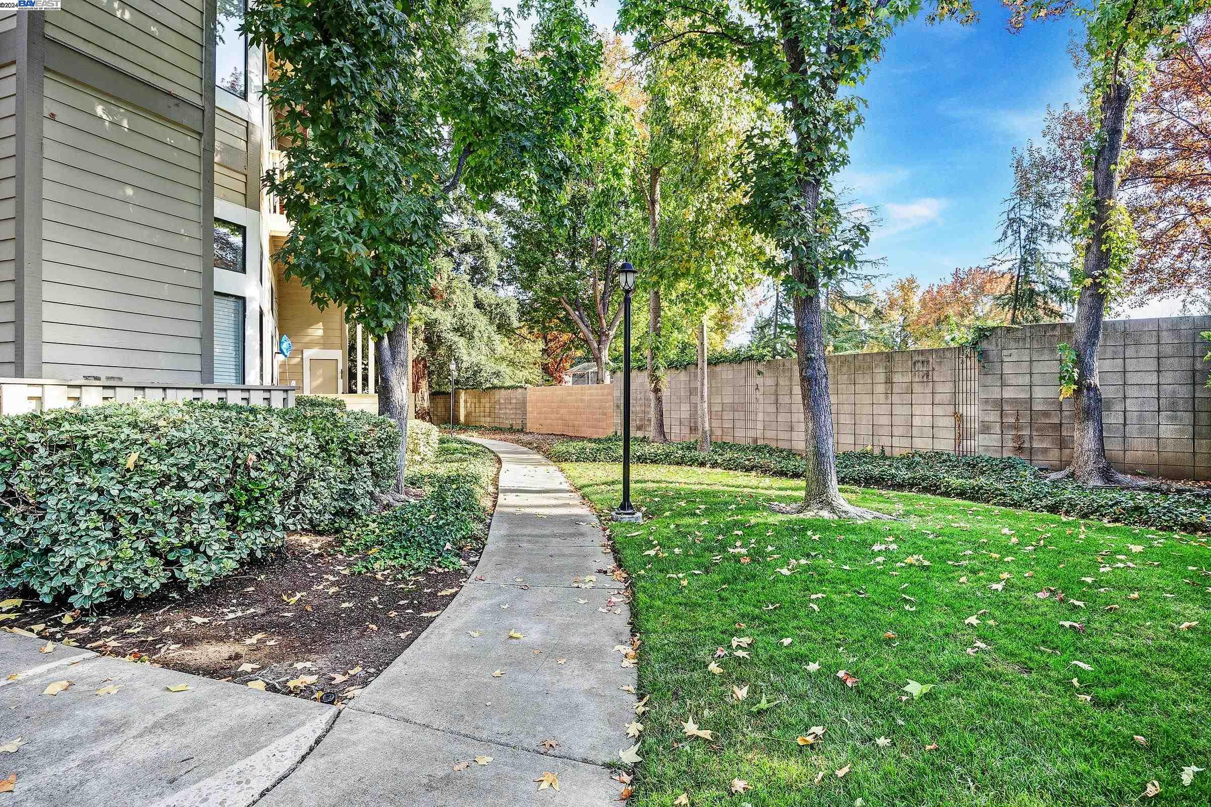 3366 Smoketree Commons Dr