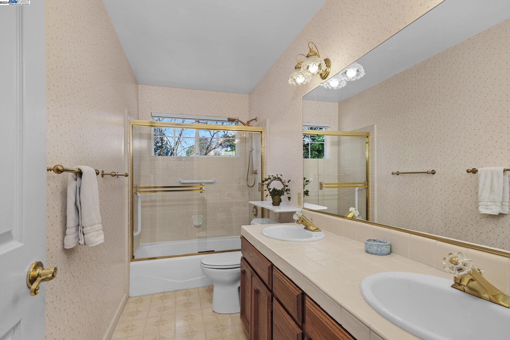 350 Victorian Ln