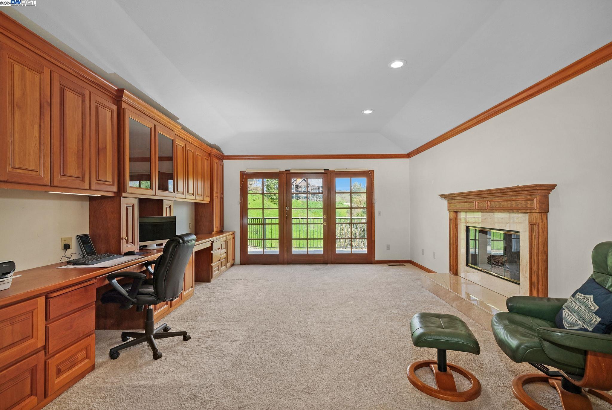 350 Victorian Ln