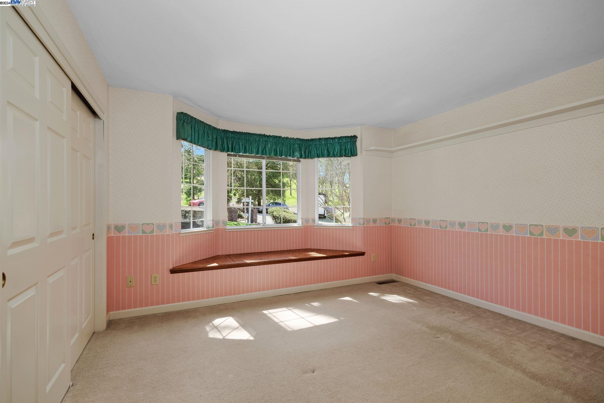 350 Victorian Ln