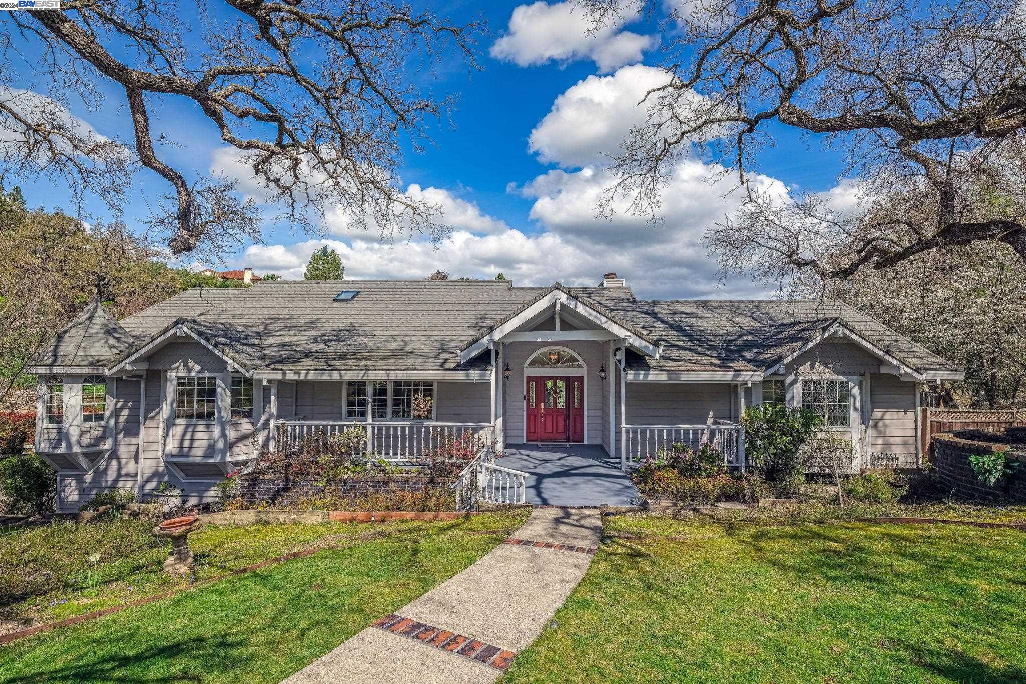 350 Victorian Ln