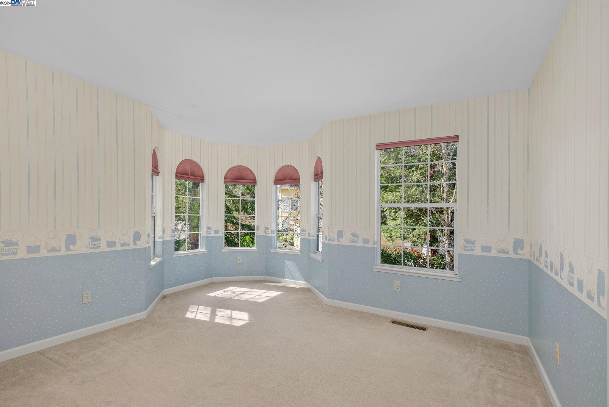 350 Victorian Ln