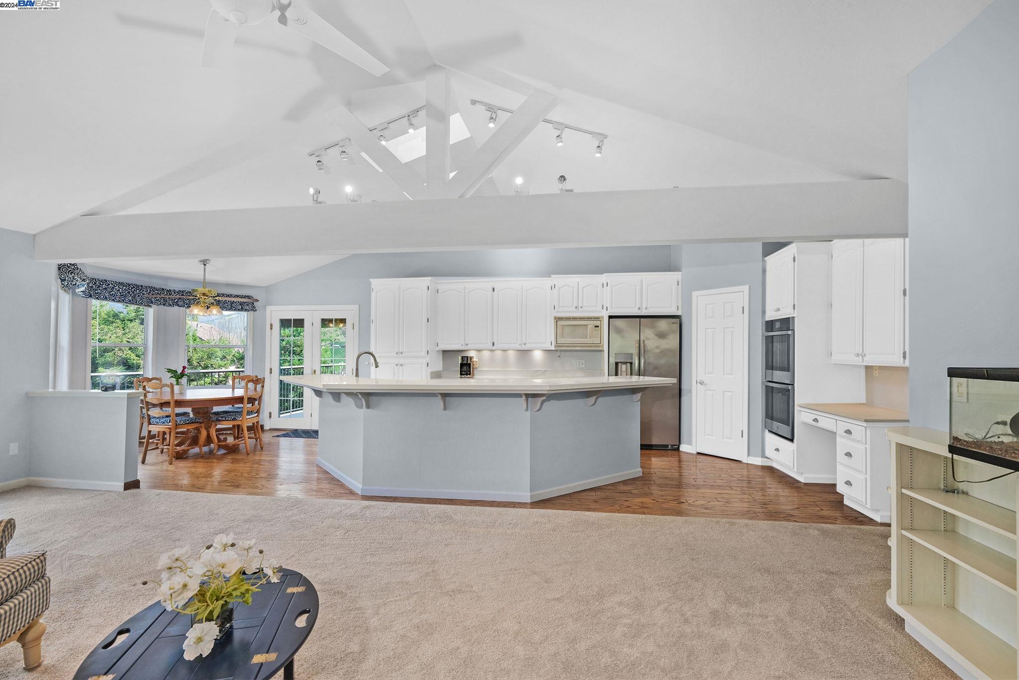 350 Victorian Ln