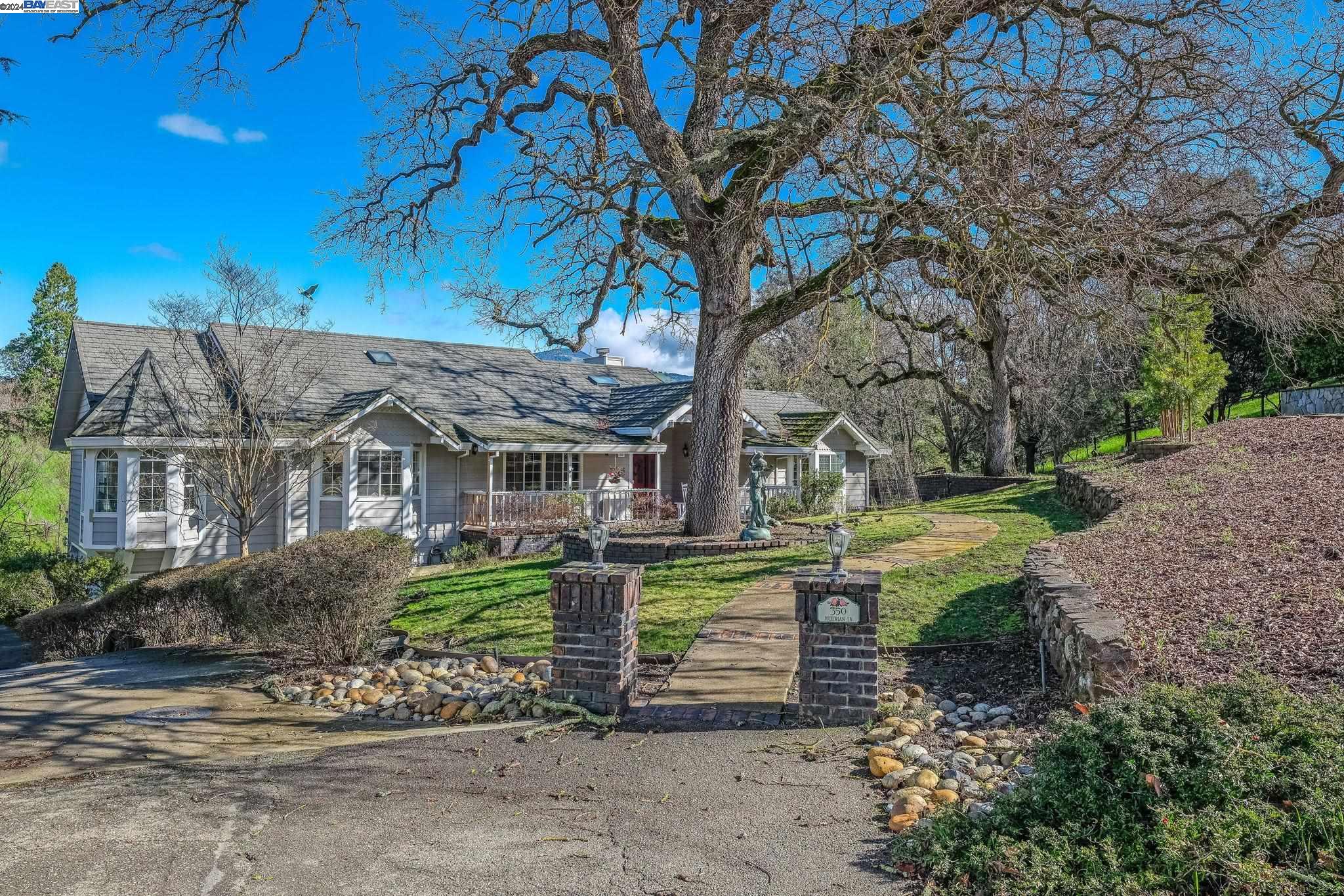 350 Victorian Ln