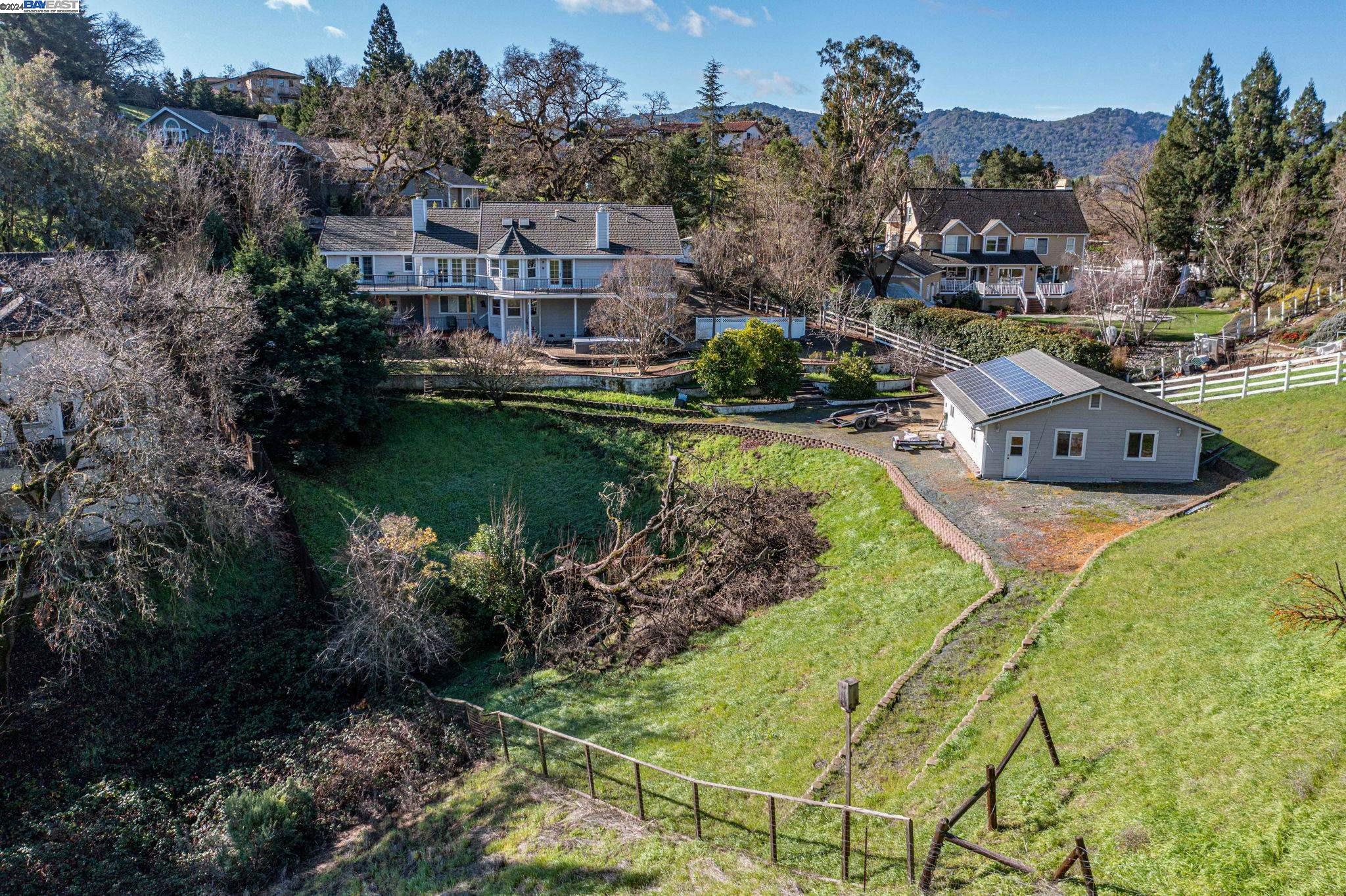 350 Victorian Ln