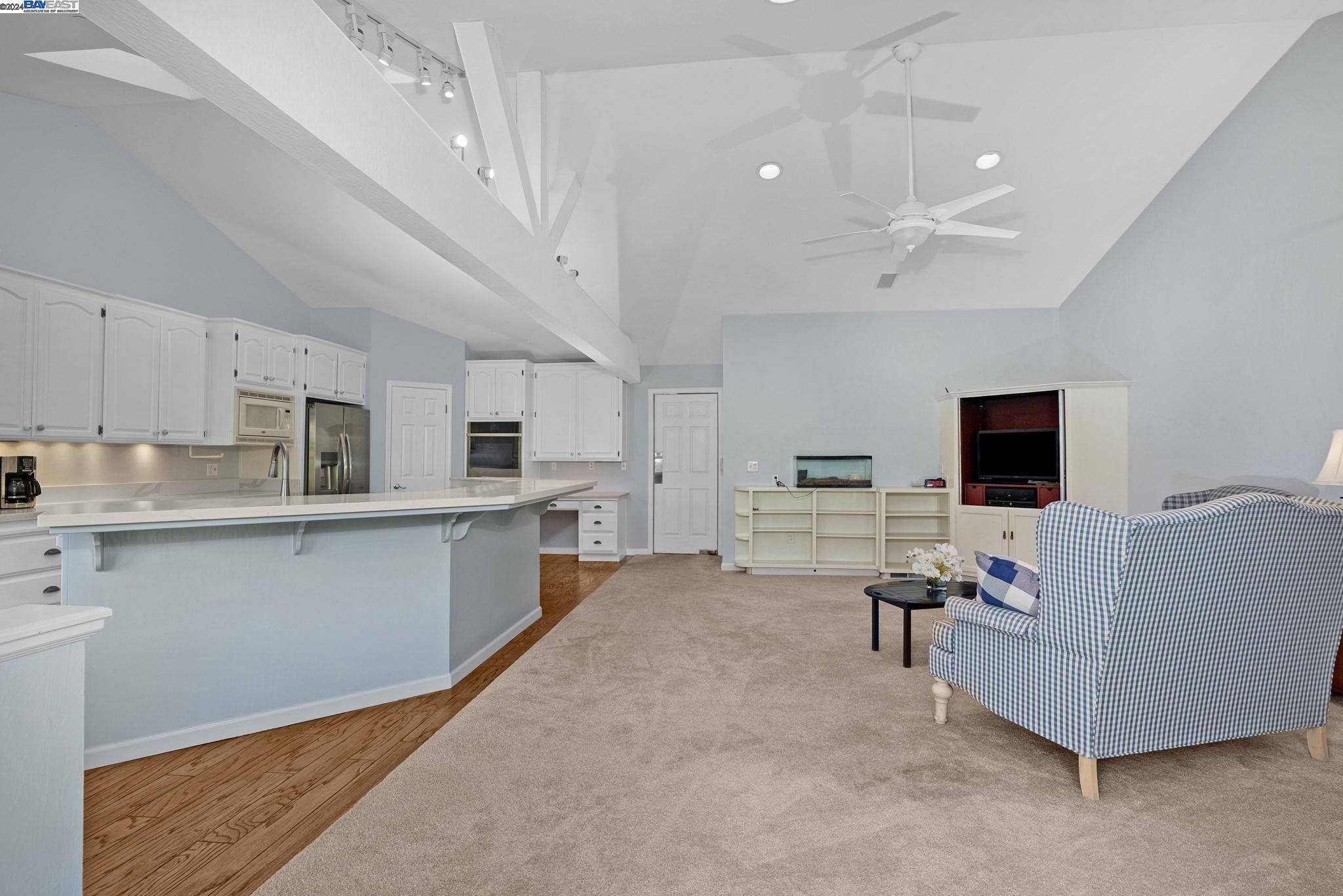 350 Victorian Ln