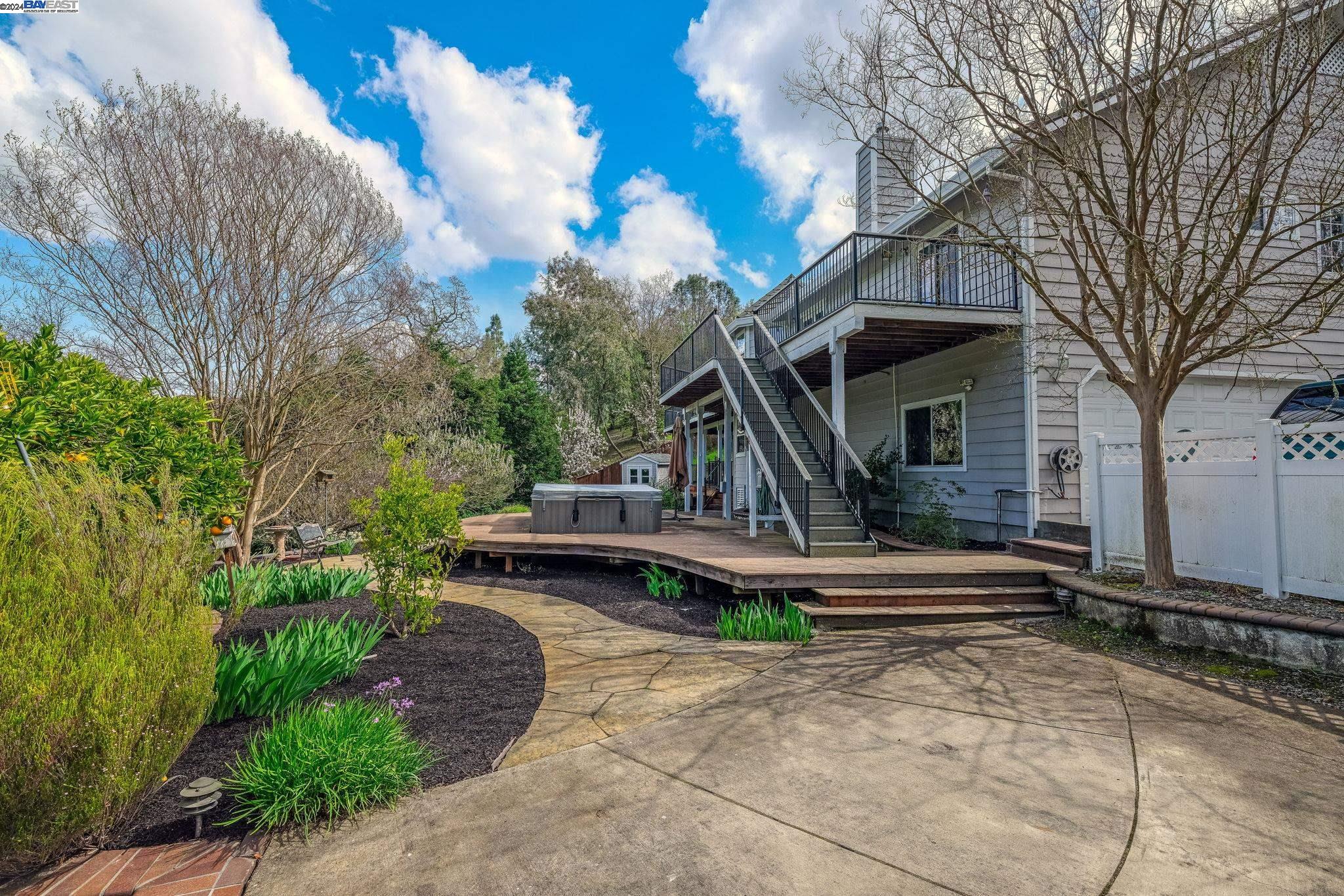 350 Victorian Ln
