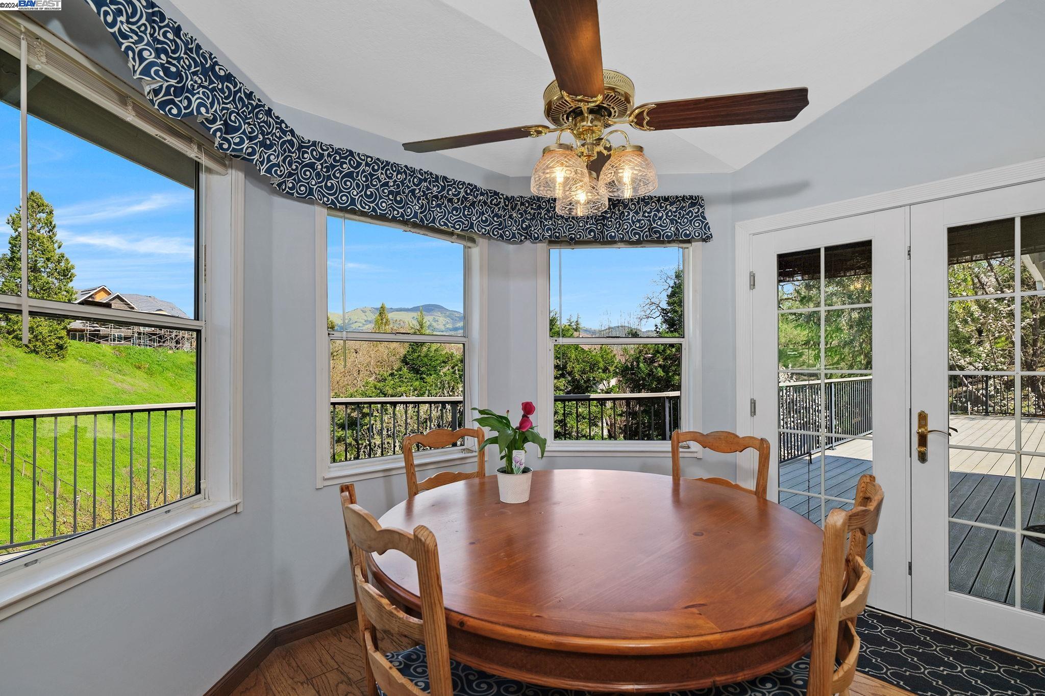 350 Victorian Ln