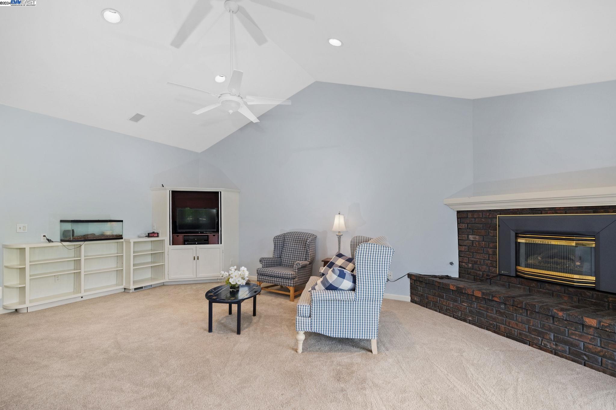 350 Victorian Ln