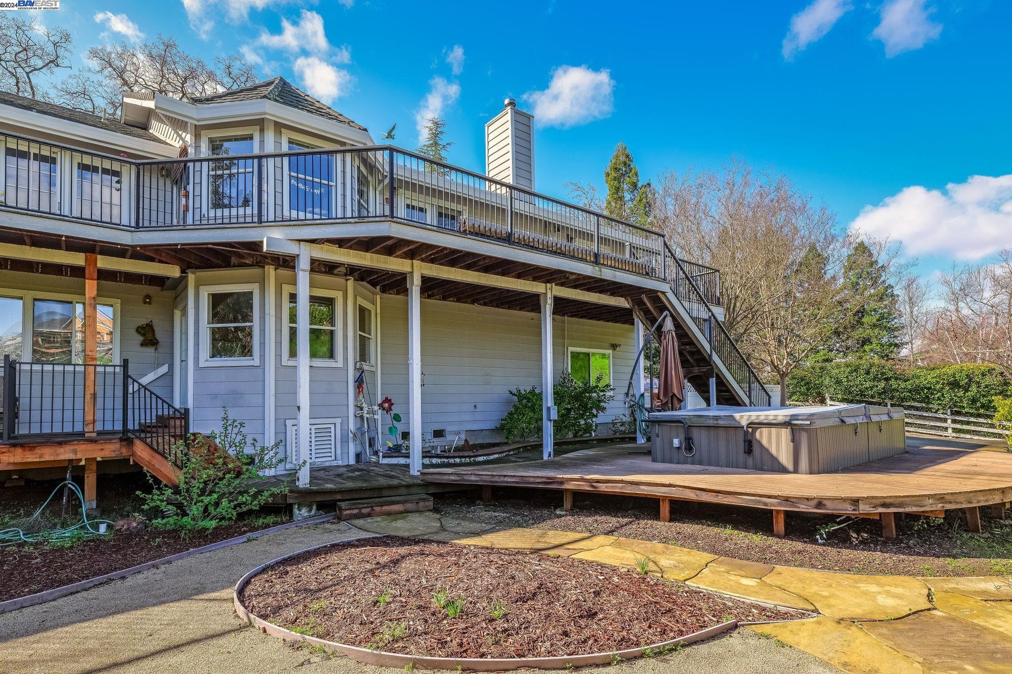 350 Victorian Ln