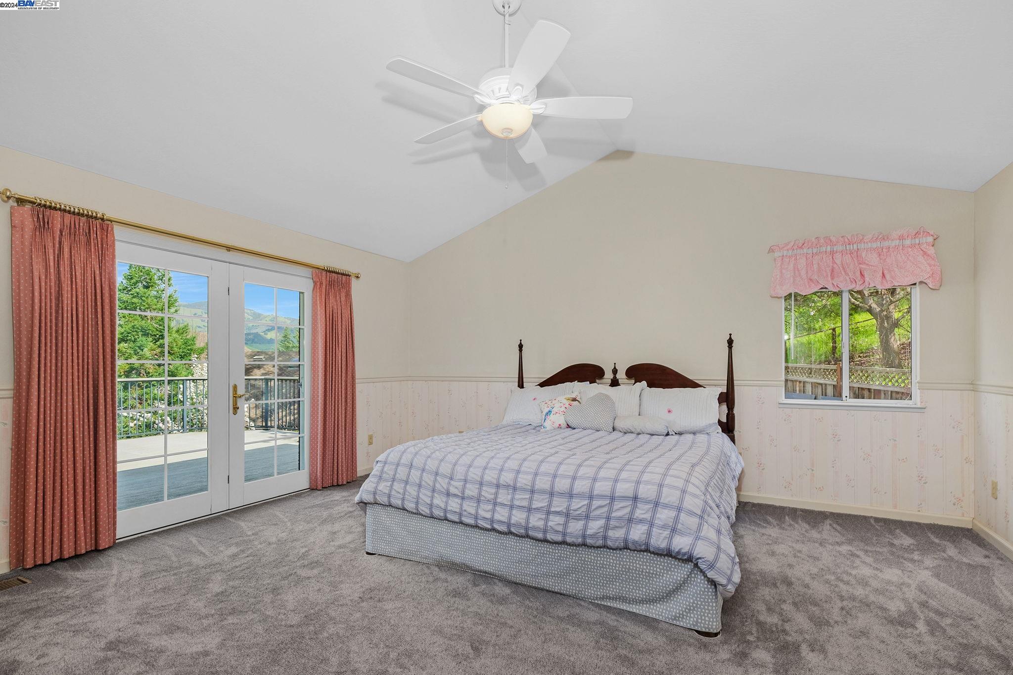 350 Victorian Ln