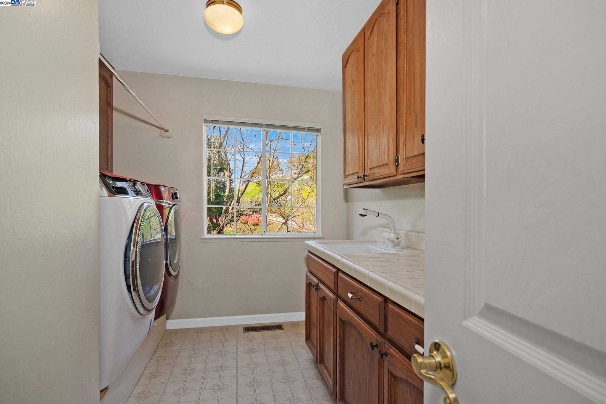 350 Victorian Ln