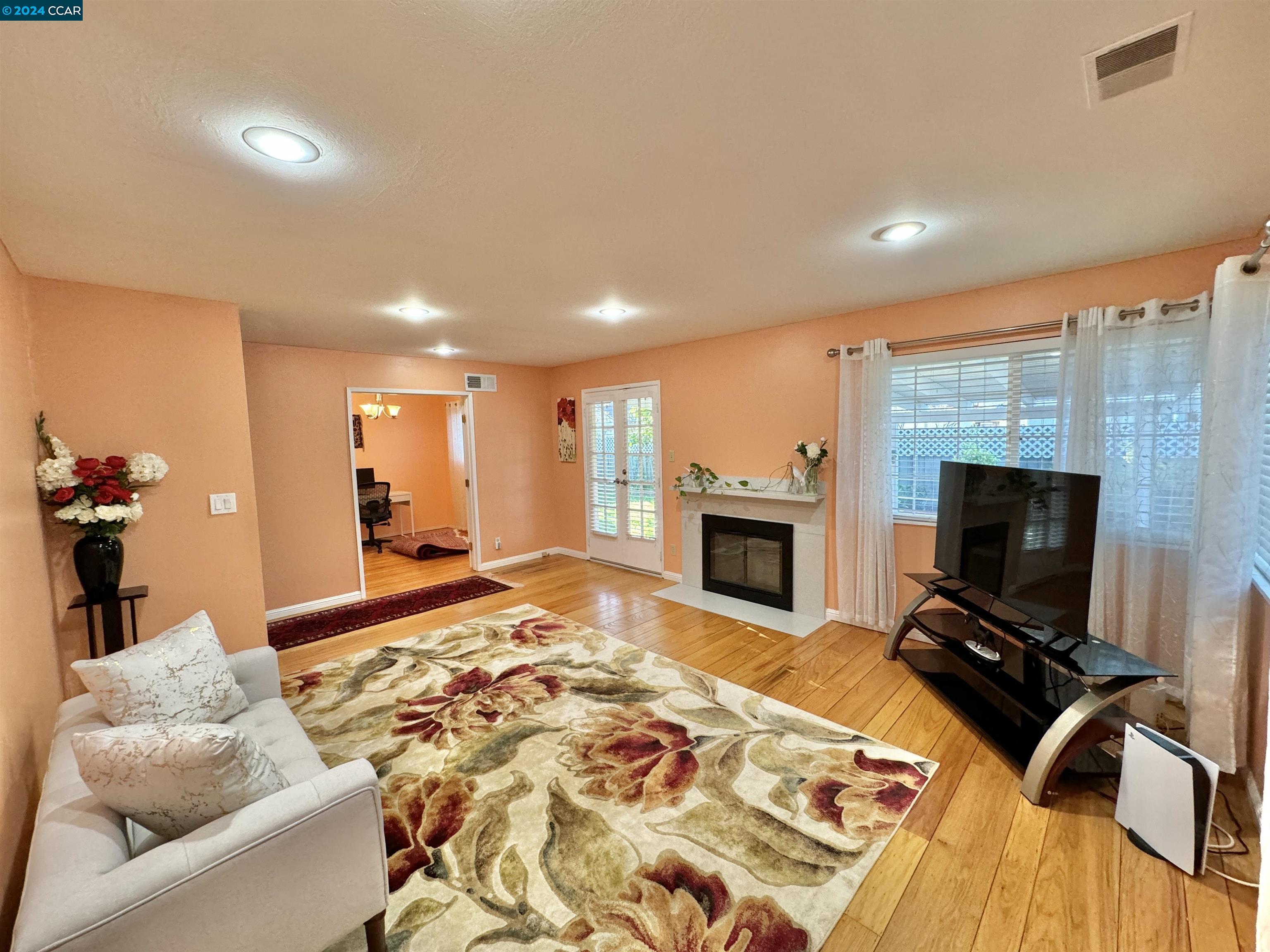 1143 Aspen Dr