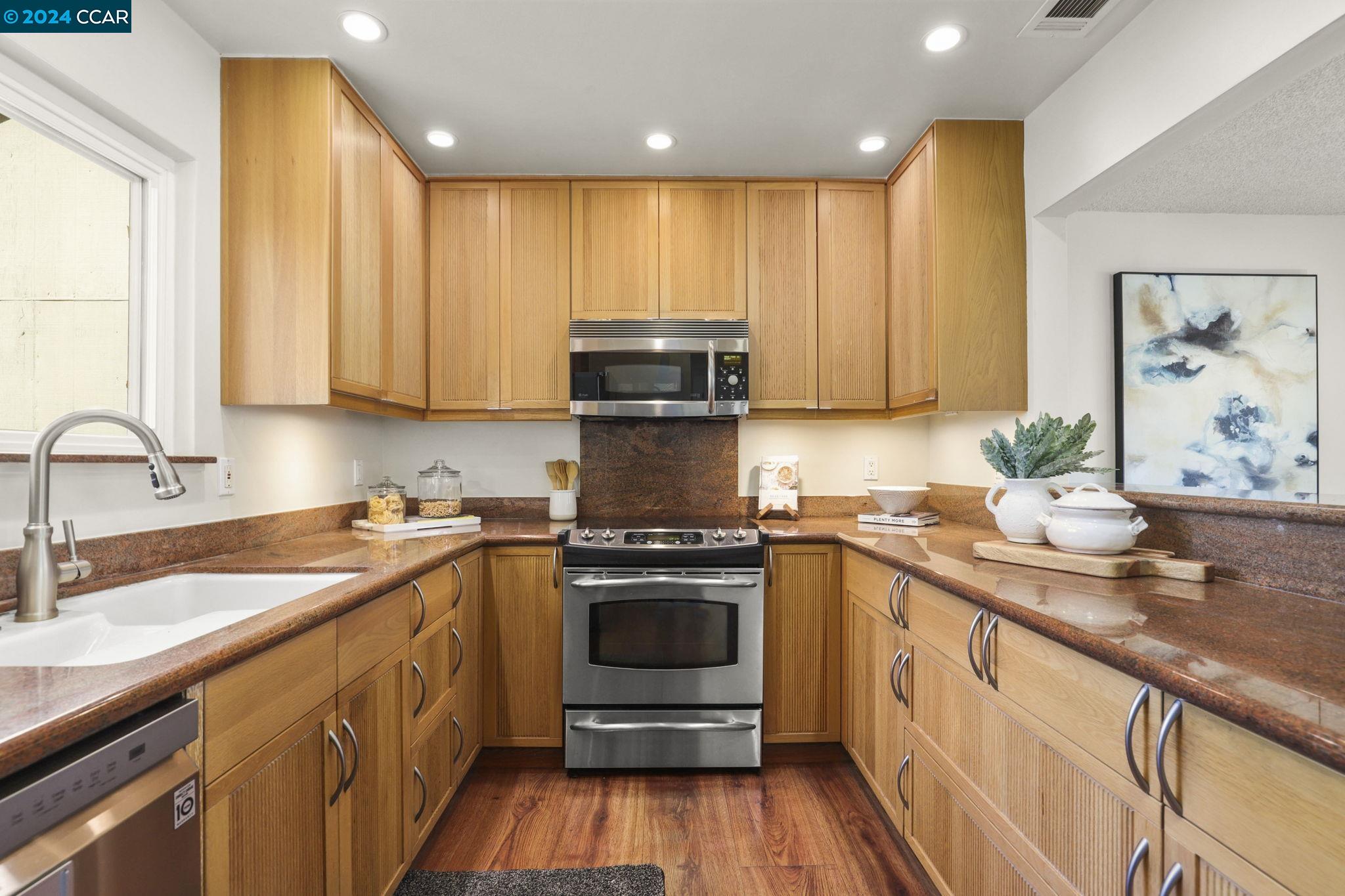 386 Camelback Rd