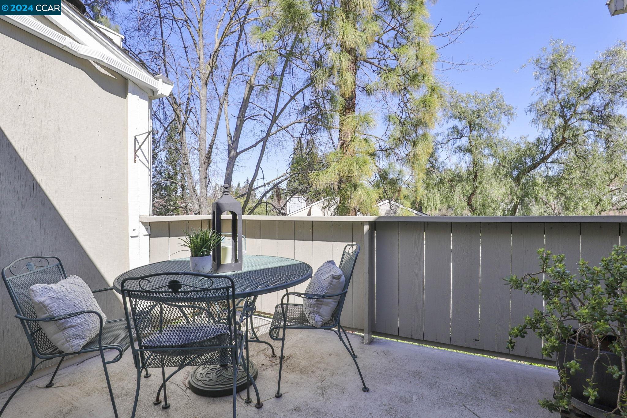 386 Camelback Rd