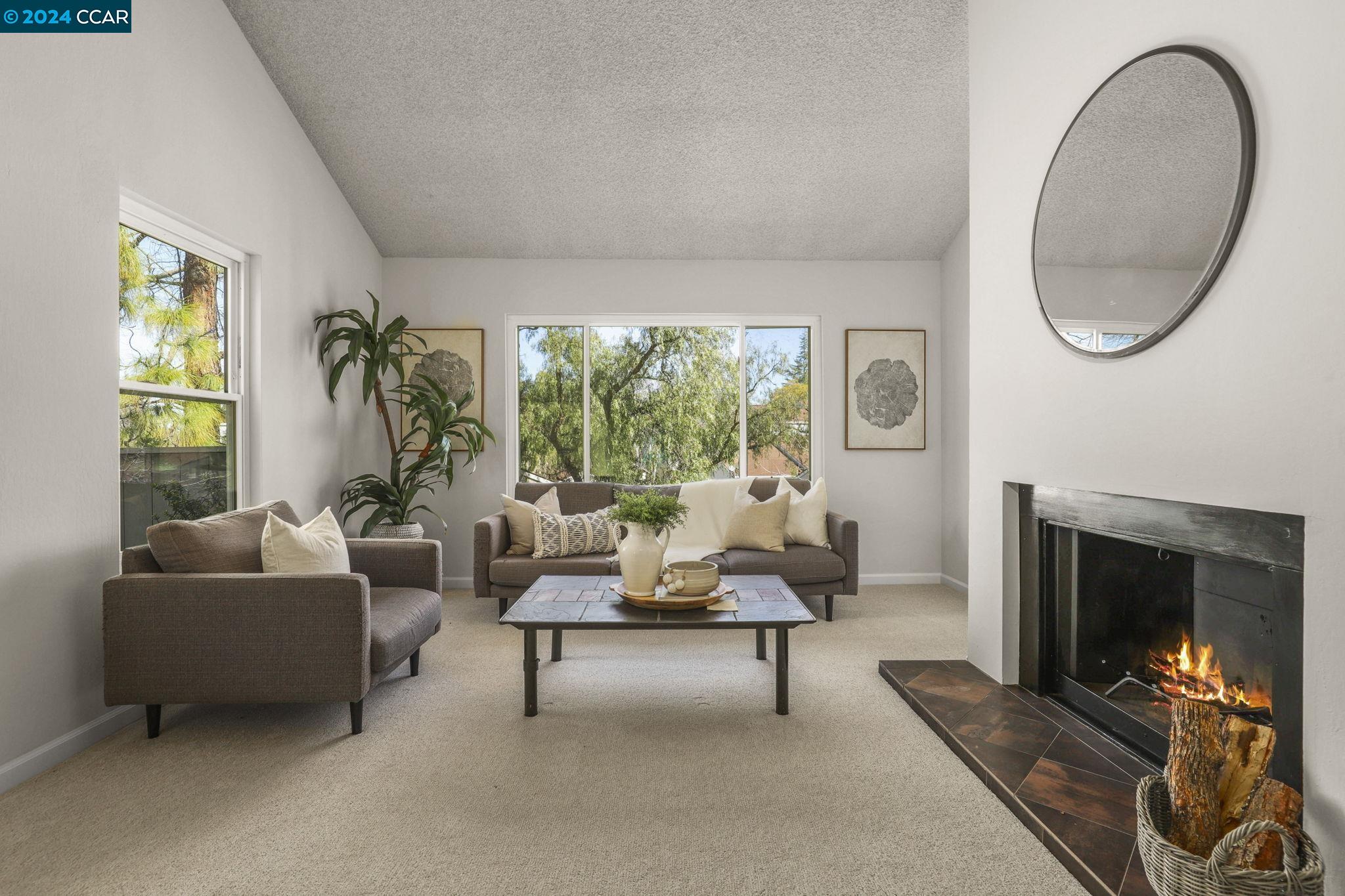 386 Camelback Rd