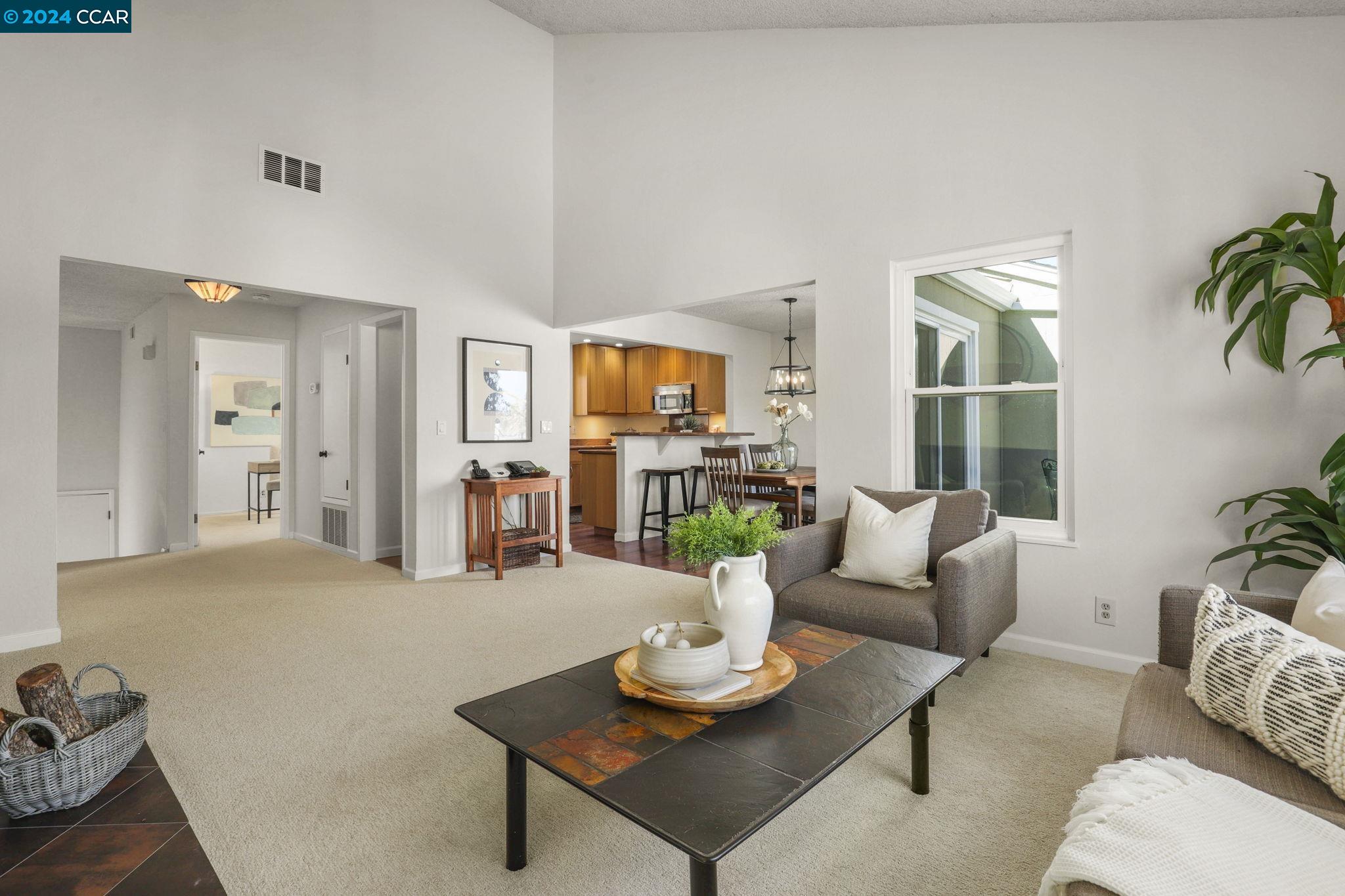 386 Camelback Rd