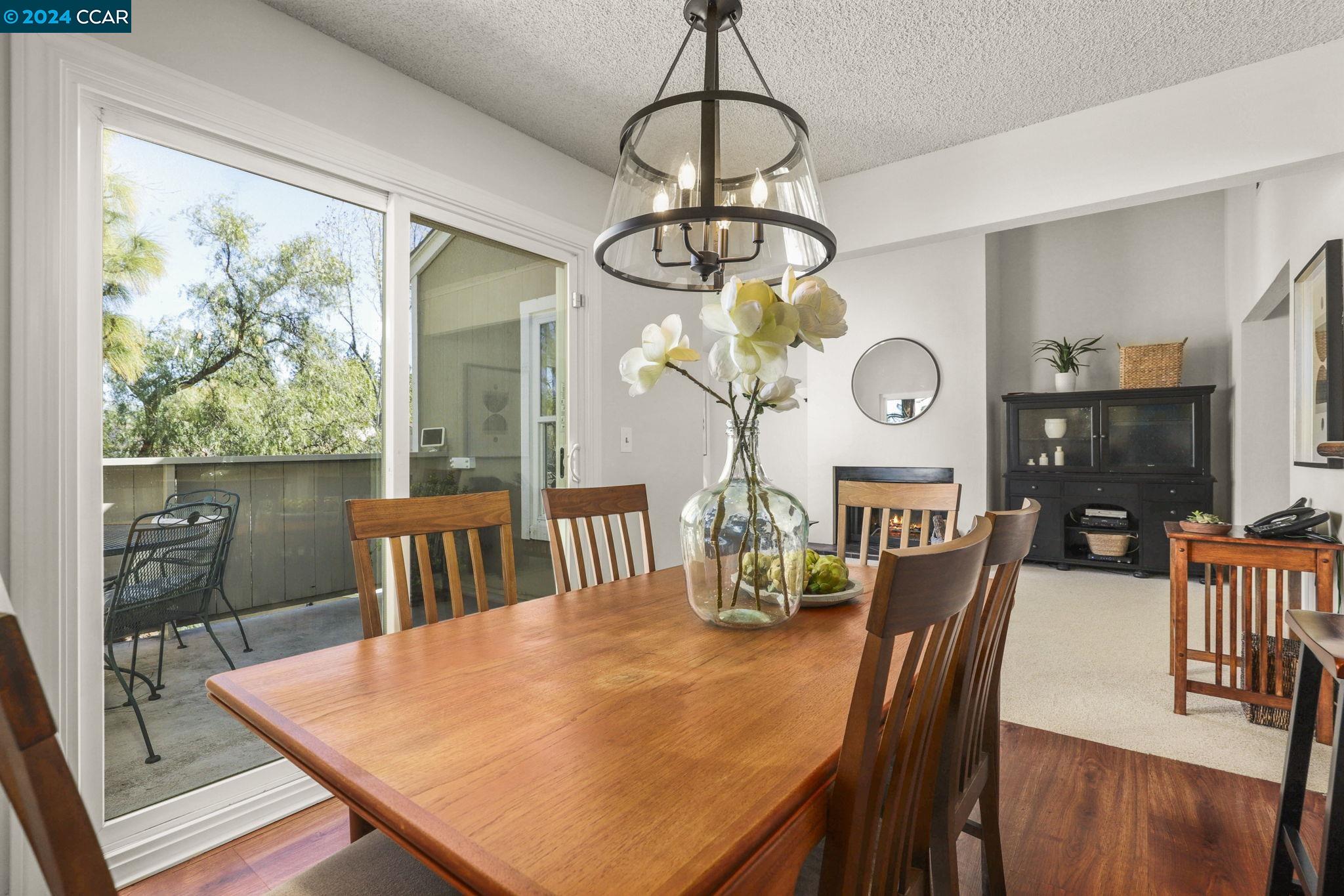 386 Camelback Rd