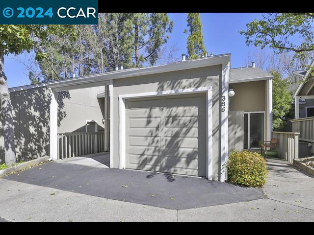 386 Camelback Rd