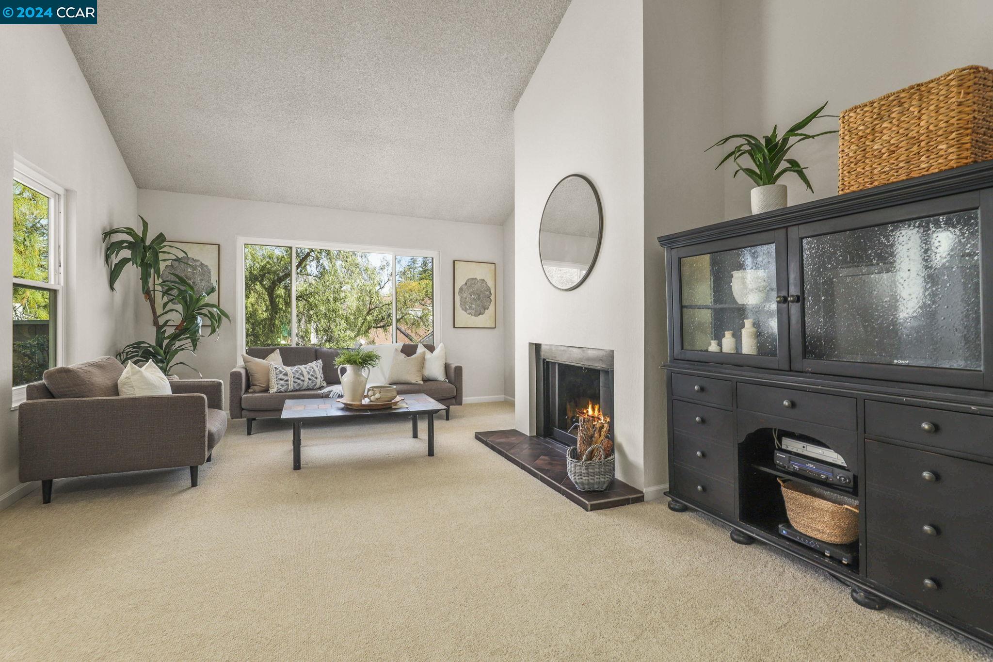 386 Camelback Rd