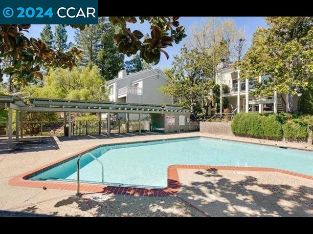 386 Camelback Rd