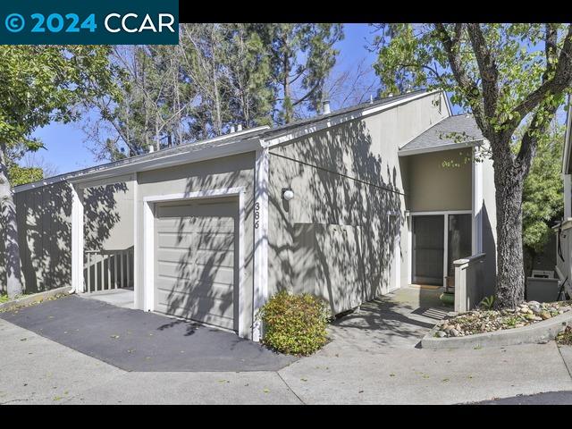 386 Camelback Rd