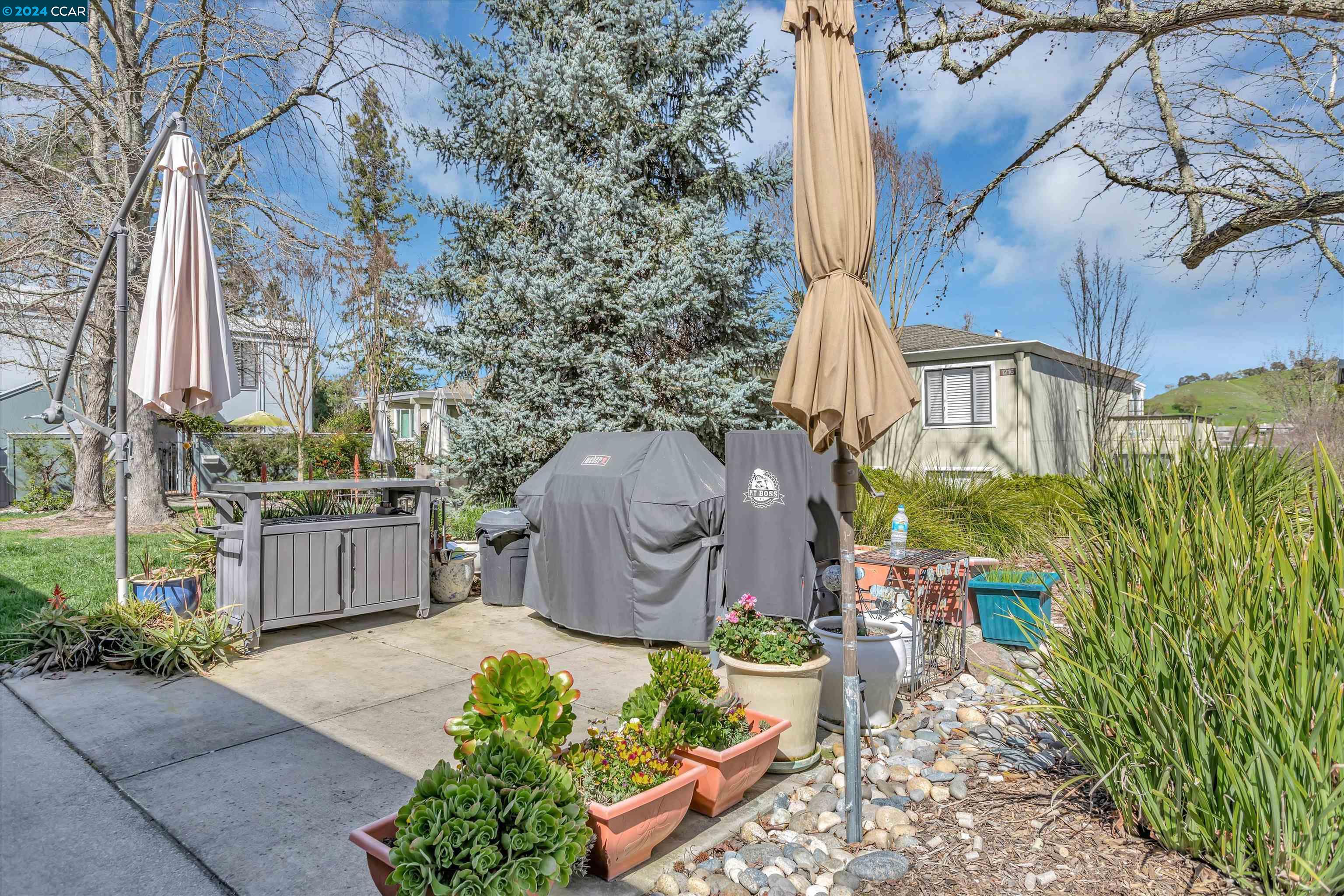 1200 Fairlawn Ct # 4