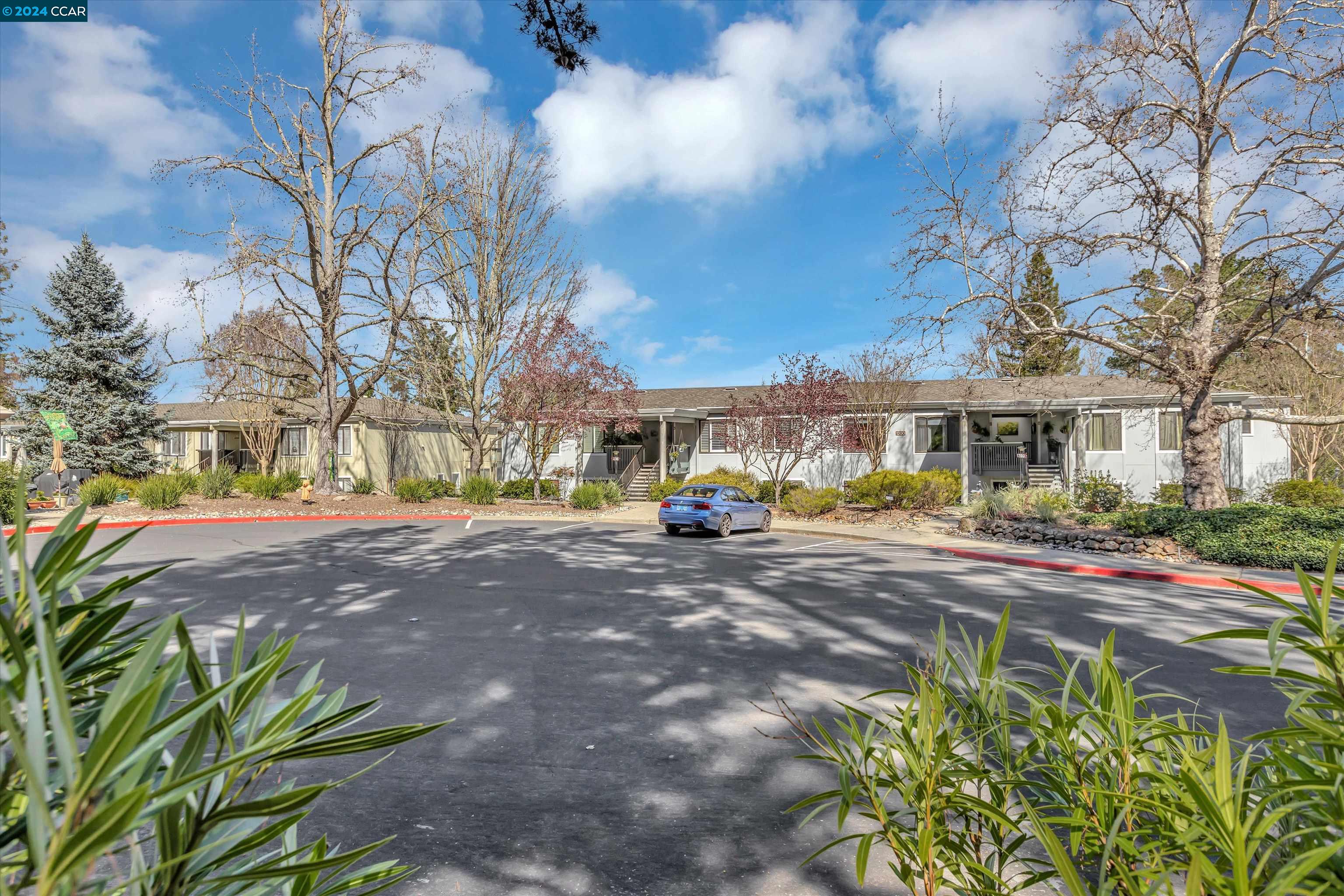 1200 Fairlawn Ct # 4