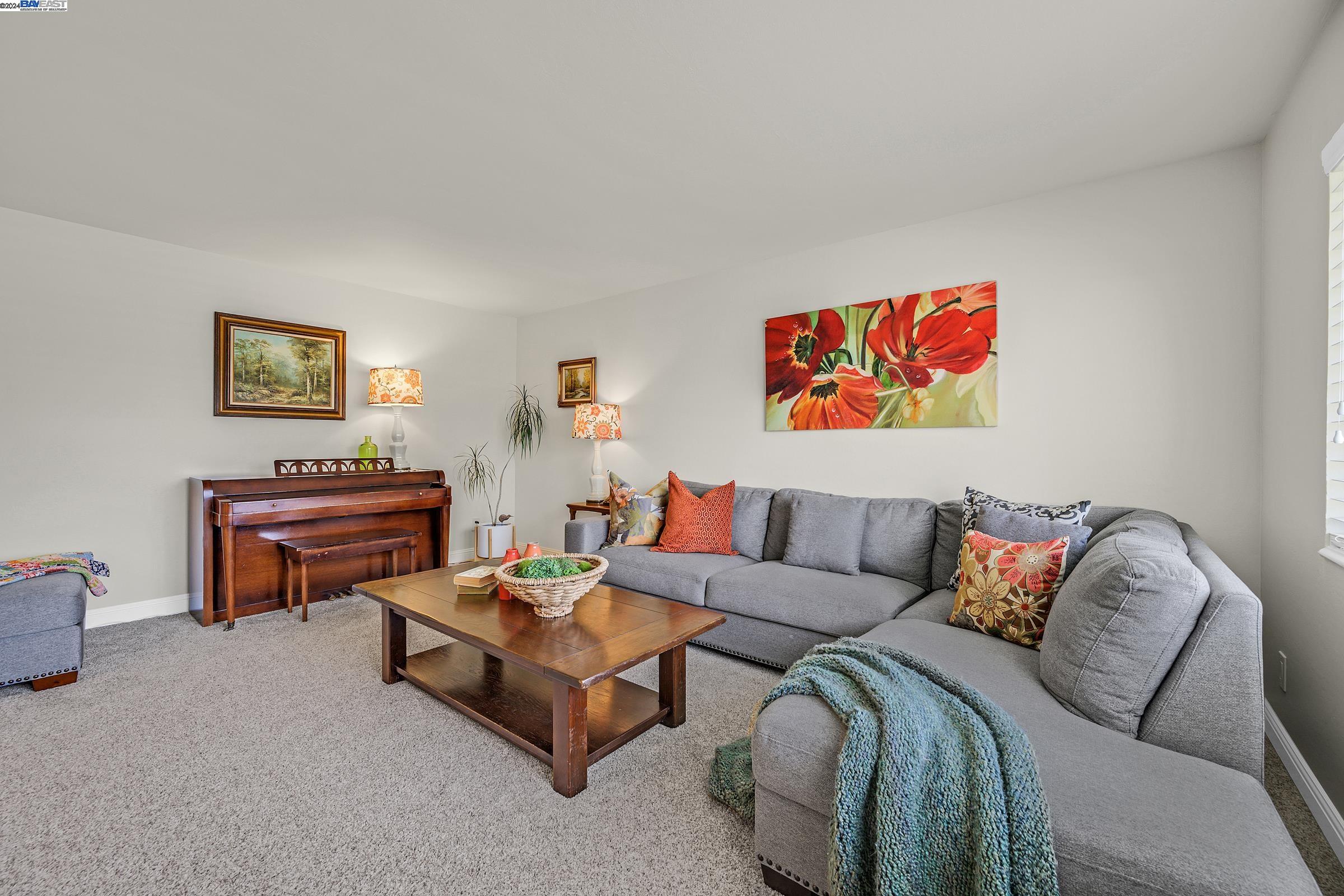 638 Los Alamos Ave