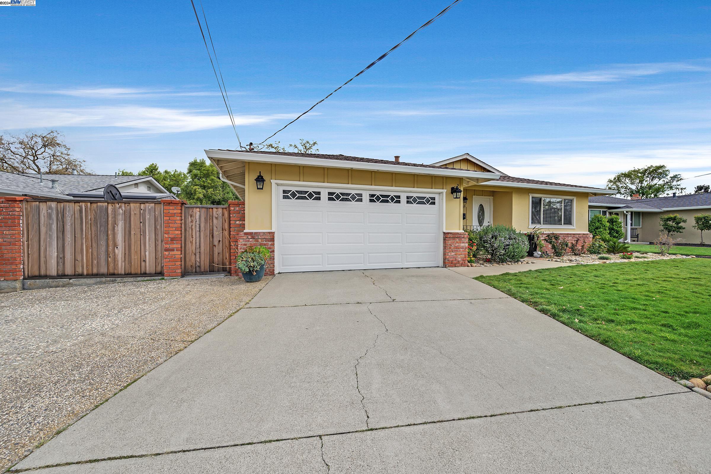 638 Los Alamos Ave