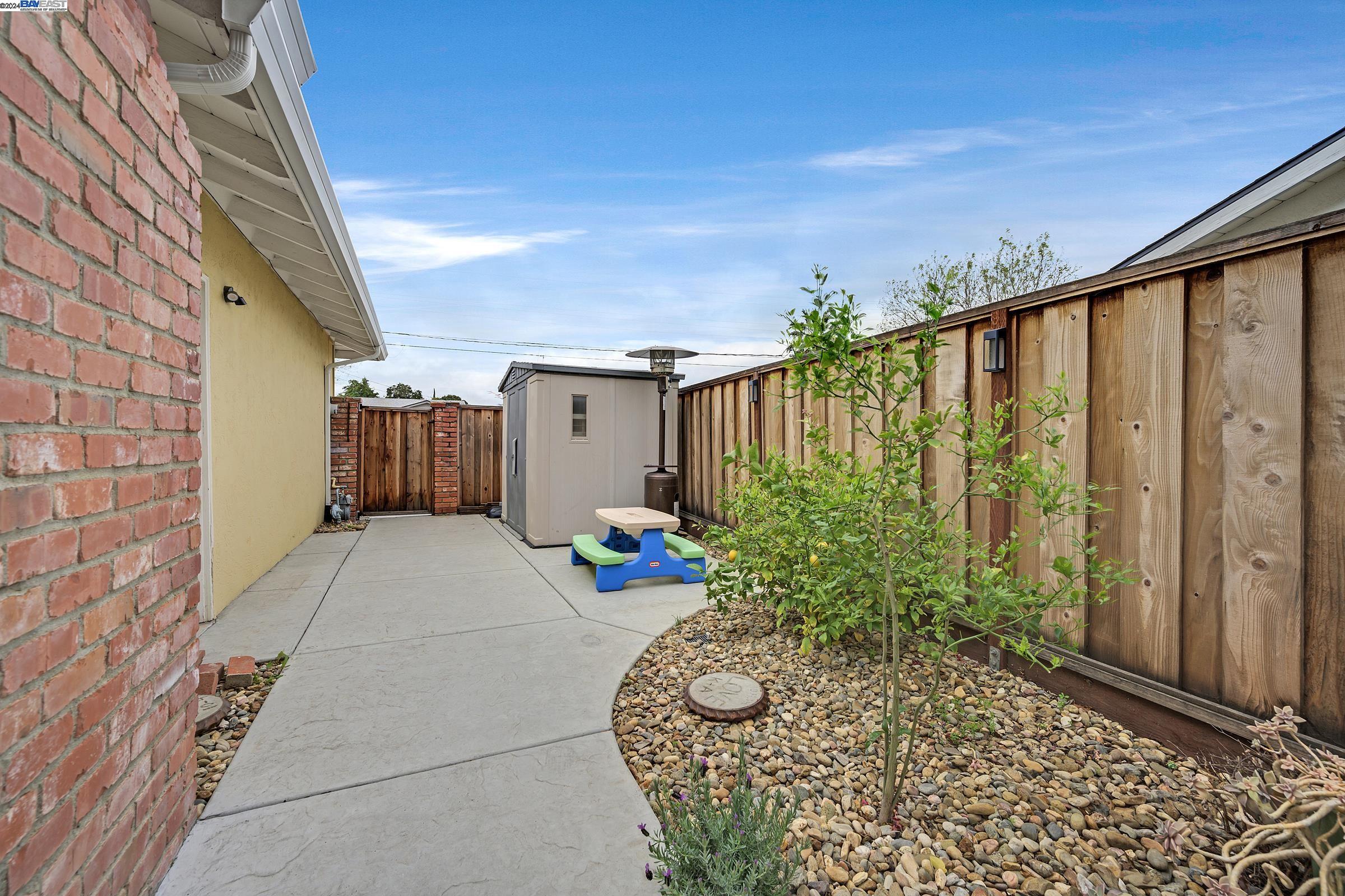638 Los Alamos Ave