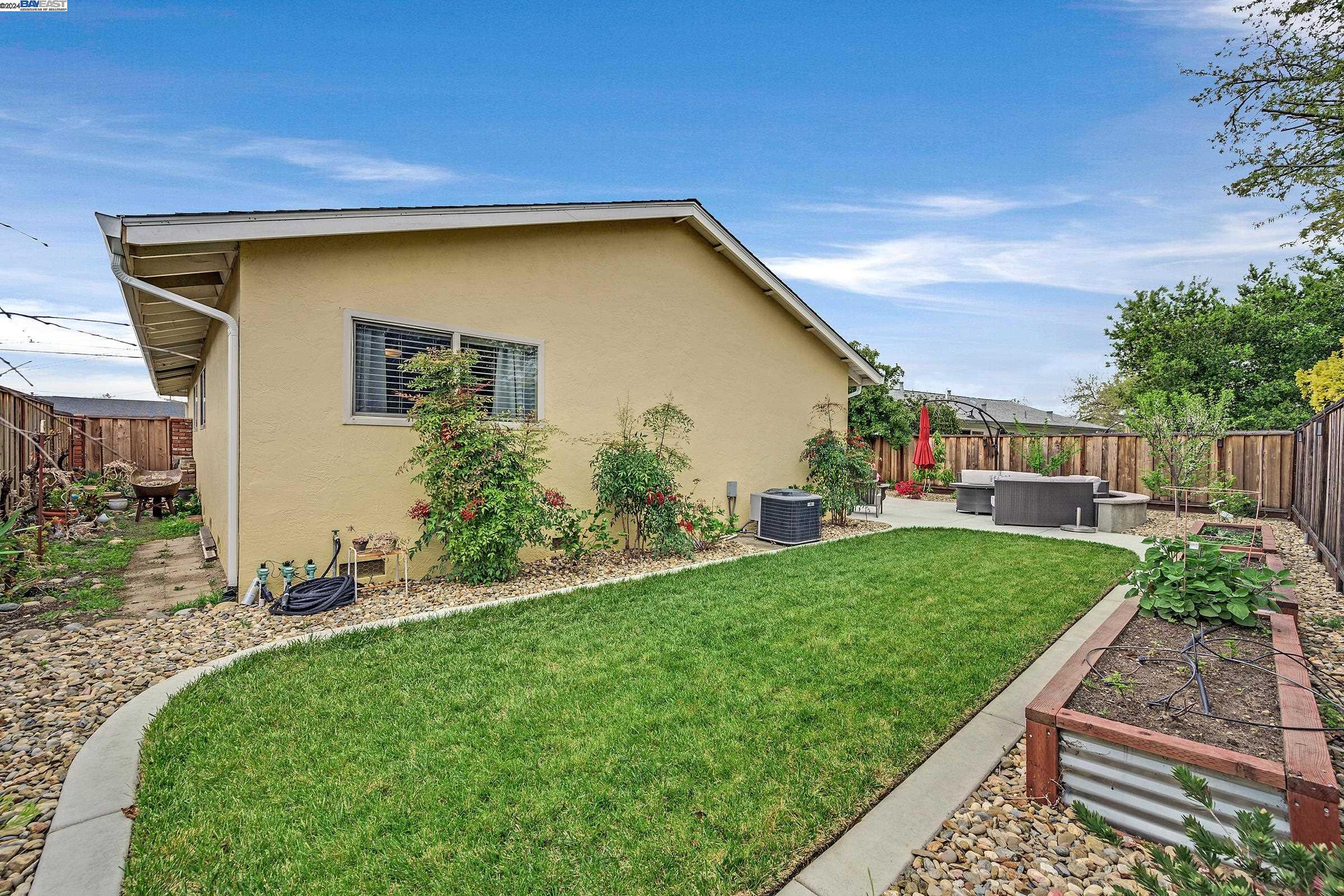 638 Los Alamos Ave