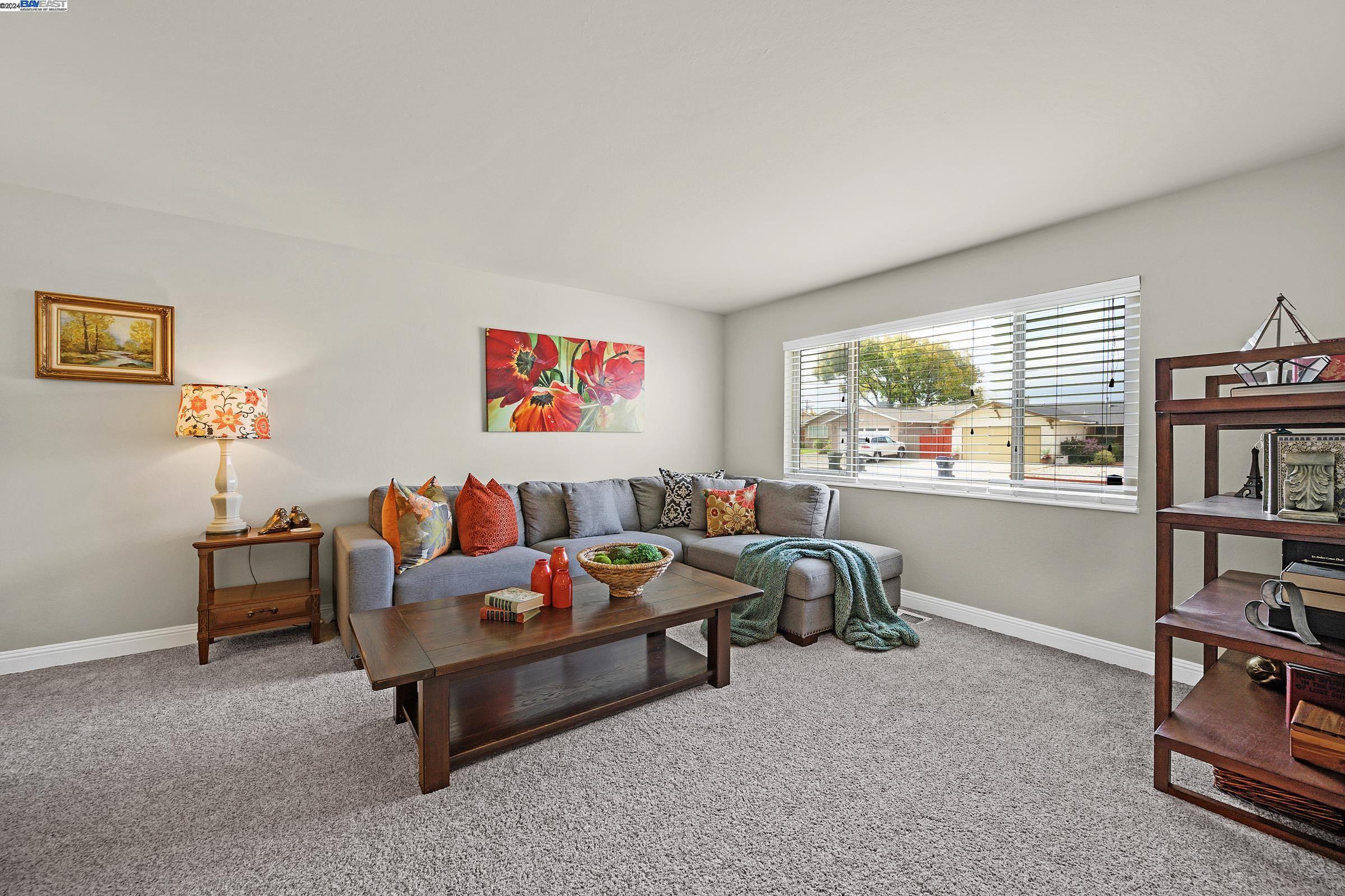 638 Los Alamos Ave