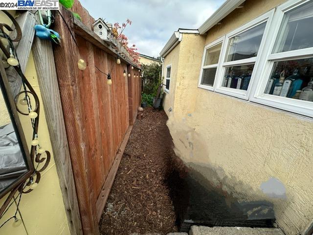 15909 Mateo St