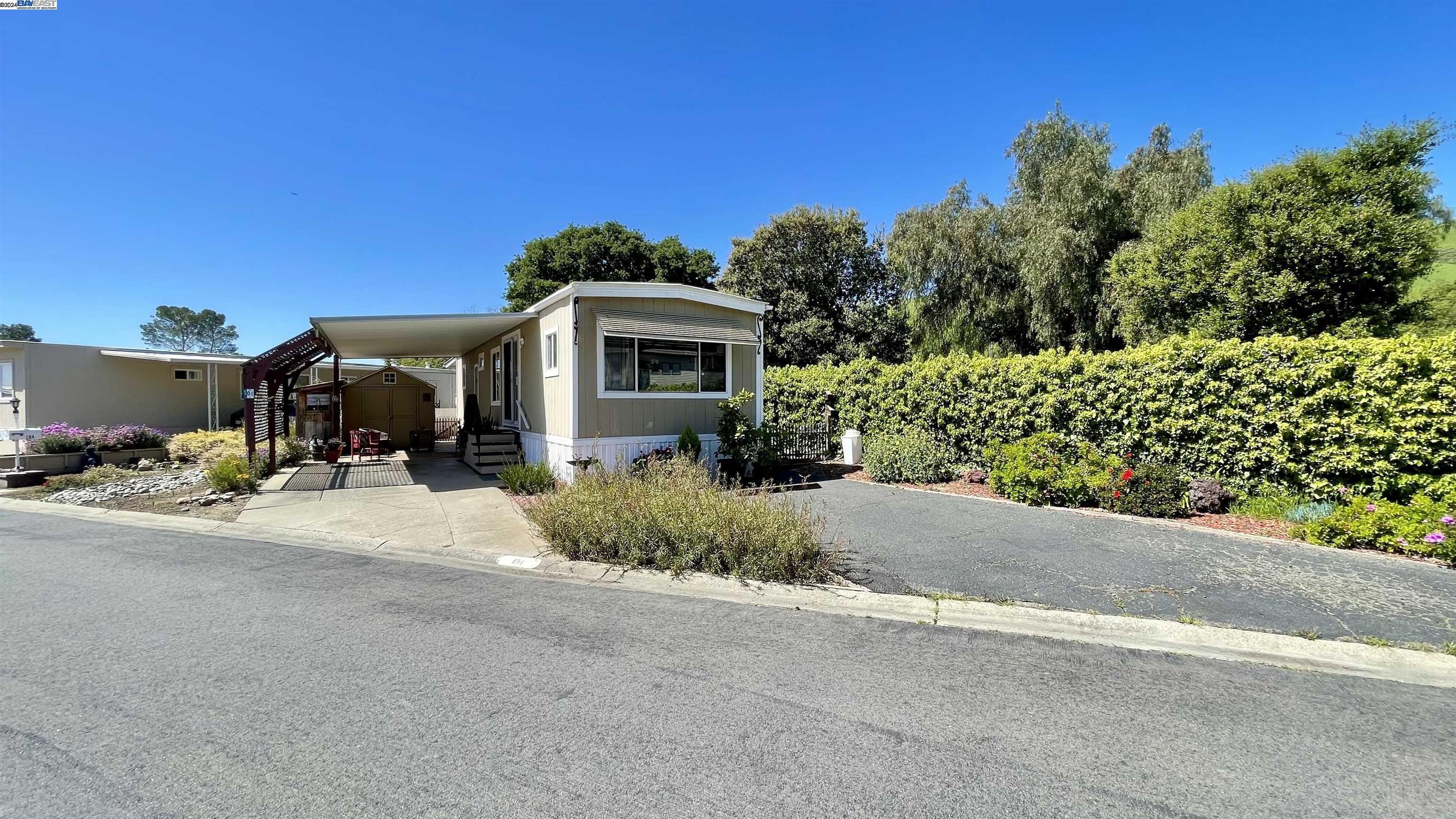 711 Old Canyon Rd # 104