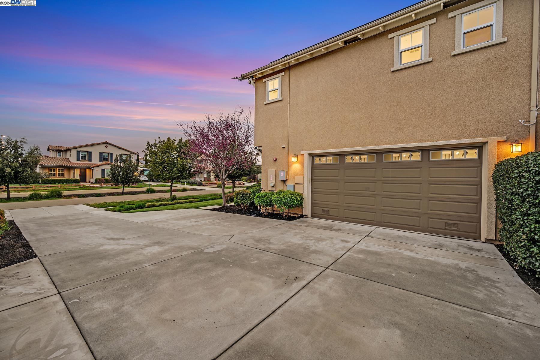 3162 Lucca Cir